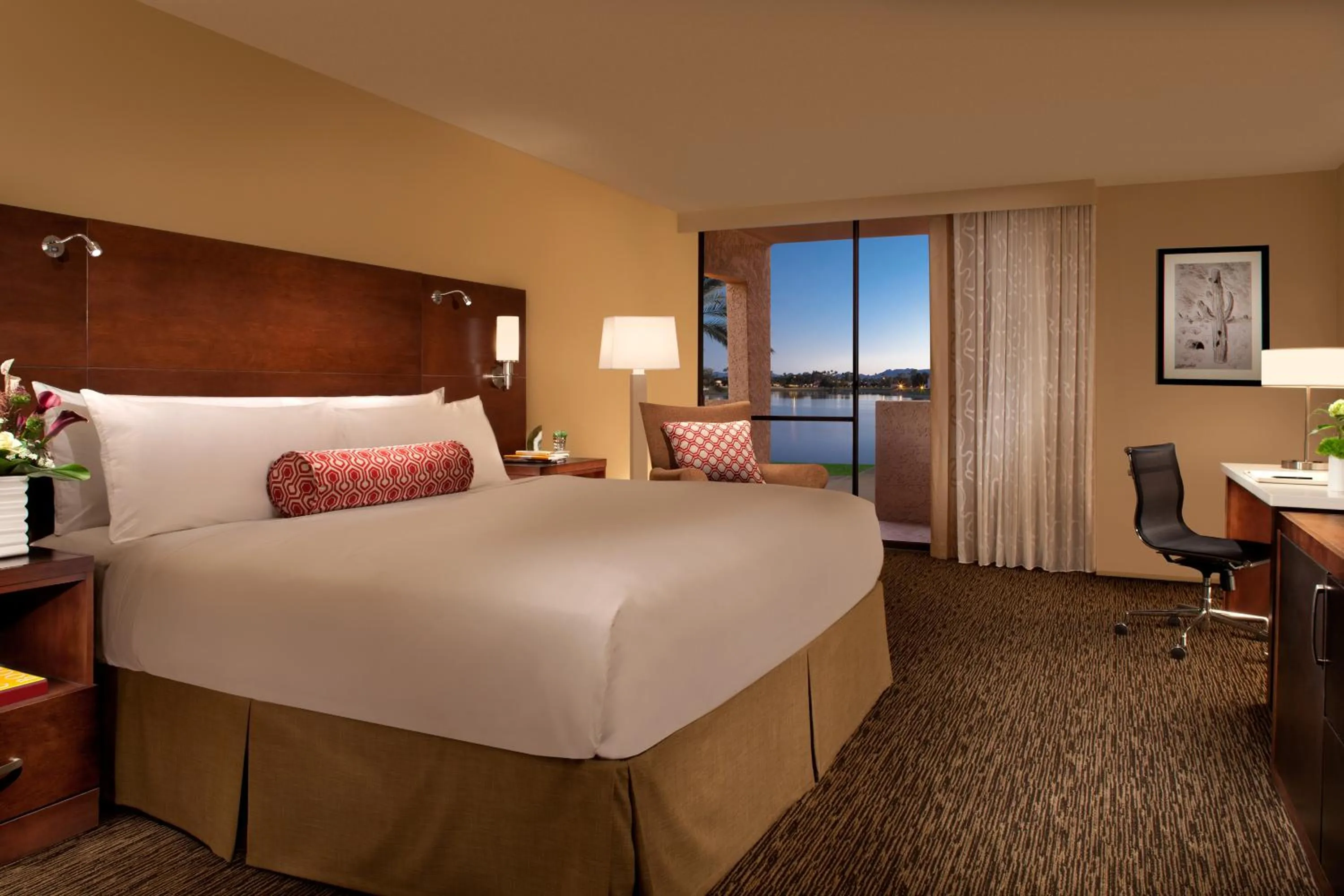 Superior King Room in The McCormick Scottsdale