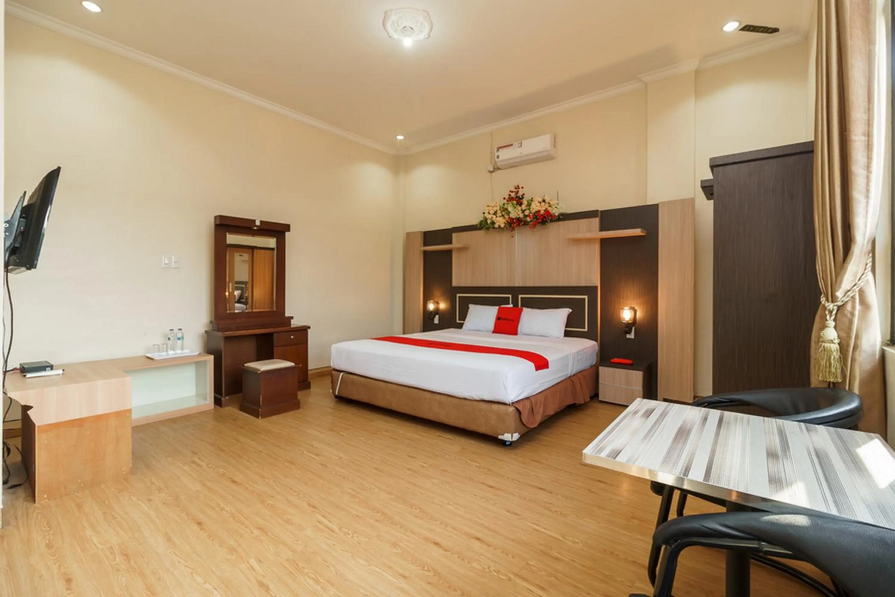 Junior Suite in RedDoorz Plus @ Hotel Sempurna Watervang Lubuk Linggau