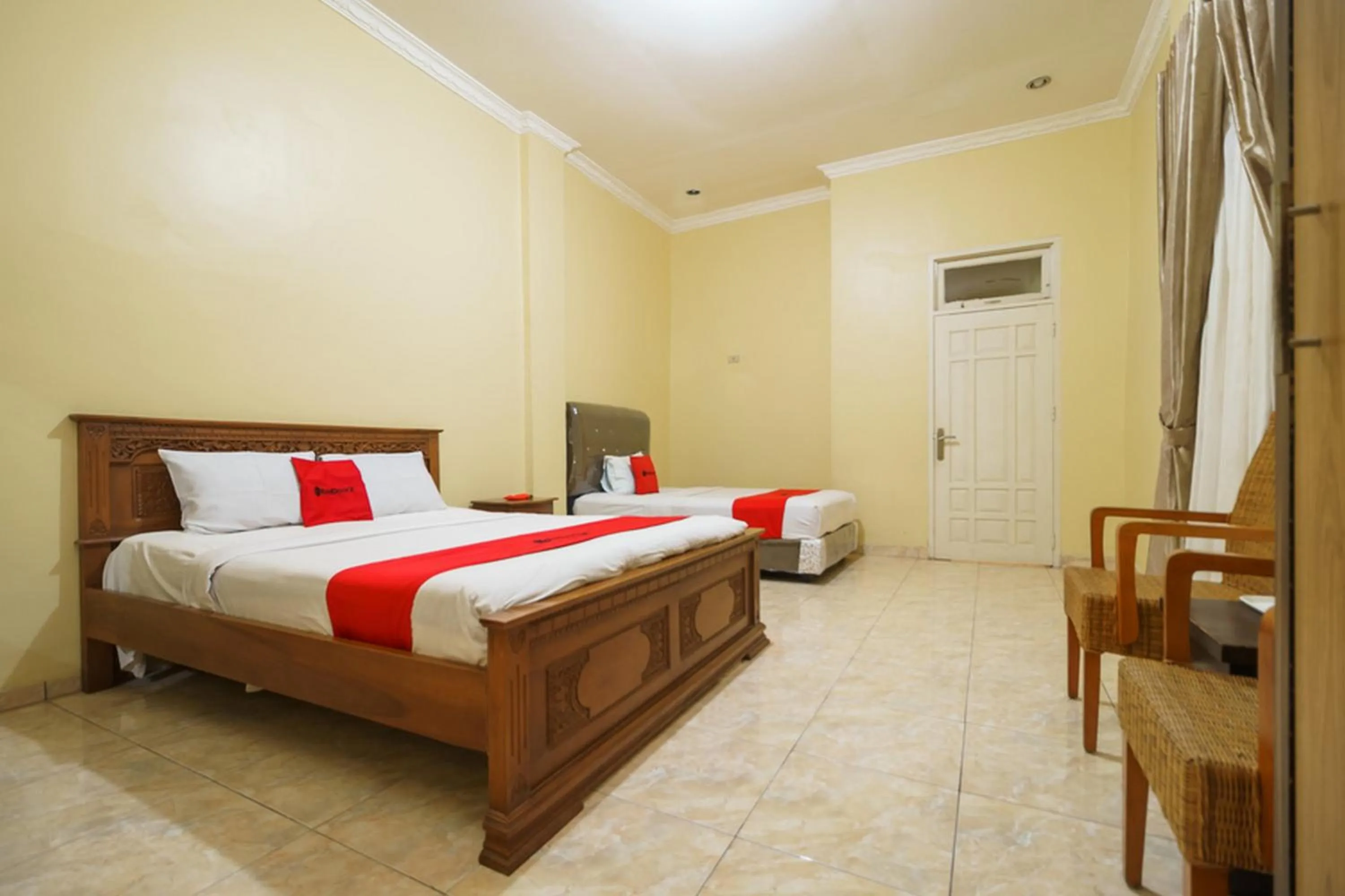 Triple Room in RedDoorz Plus @ Hotel Sempurna Watervang Lubuk Linggau