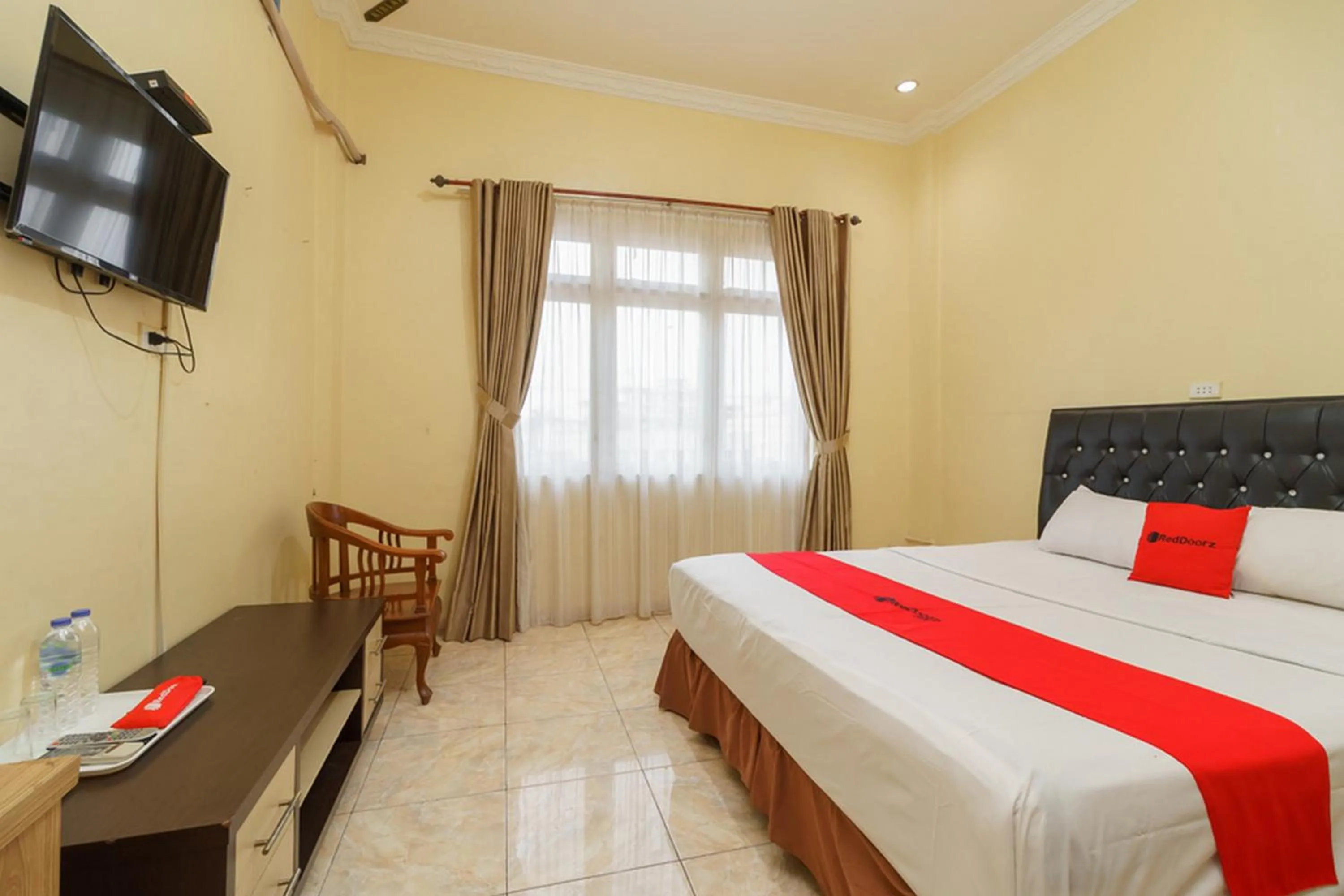 Deluxe Room in RedDoorz Plus @ Hotel Sempurna Watervang Lubuk Linggau