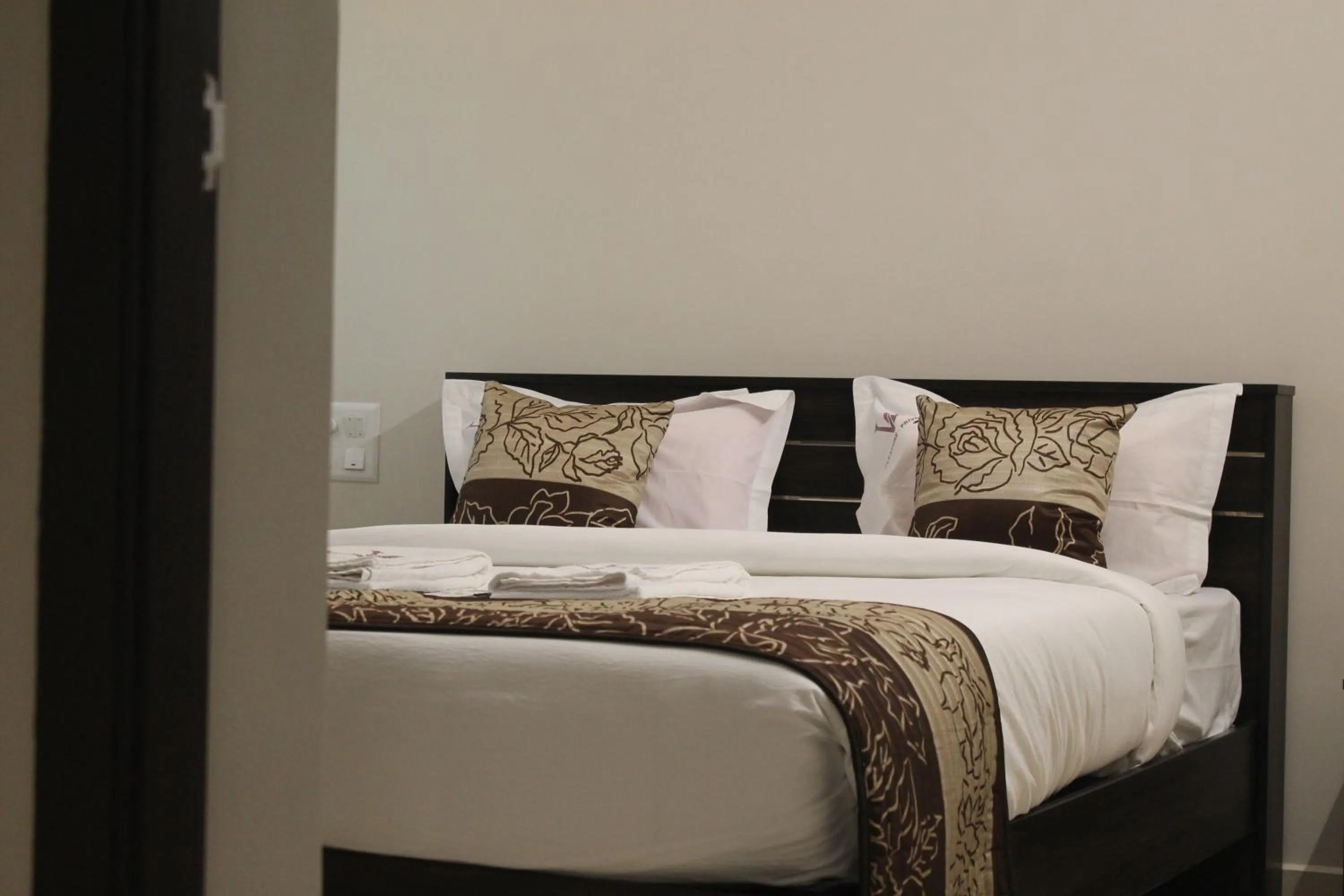 Deluxe Double Room - single occupancy in Viswa Residency by Azalea