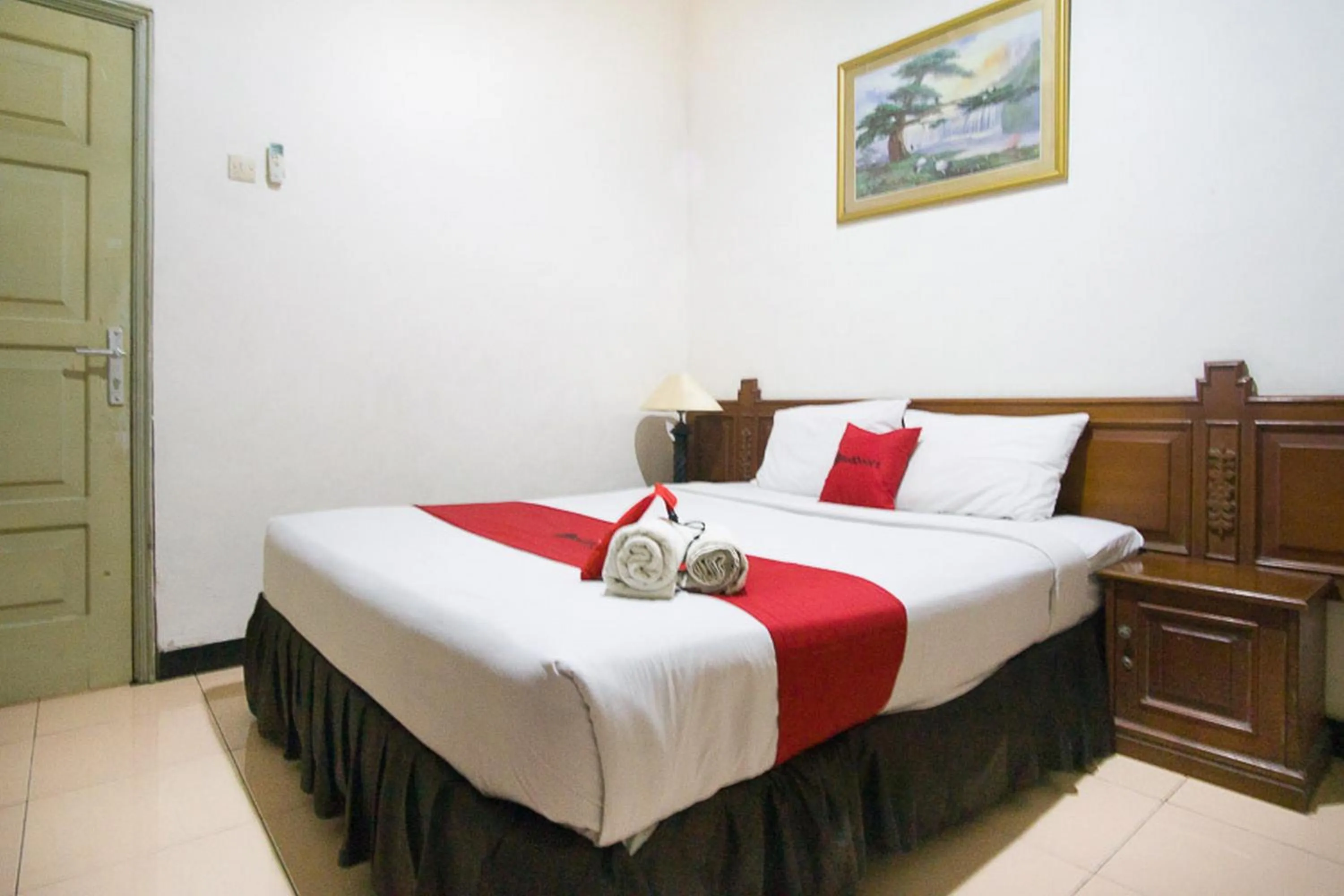 Double Room in RedDoorz near Pantai Falajawa Kota Ternate