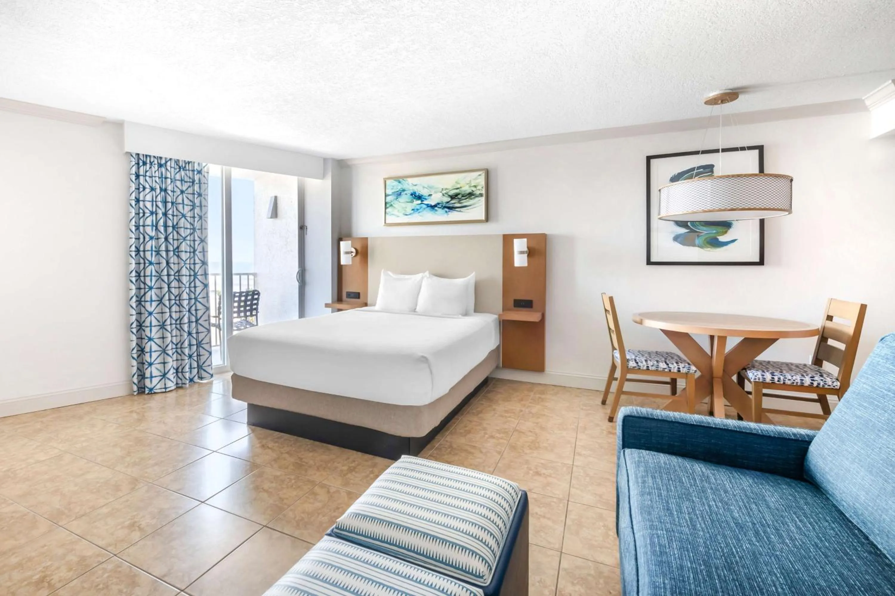 Studio 1 Queen with Sofabed in Hilton Vacation Club The Cove on Ormond Beach