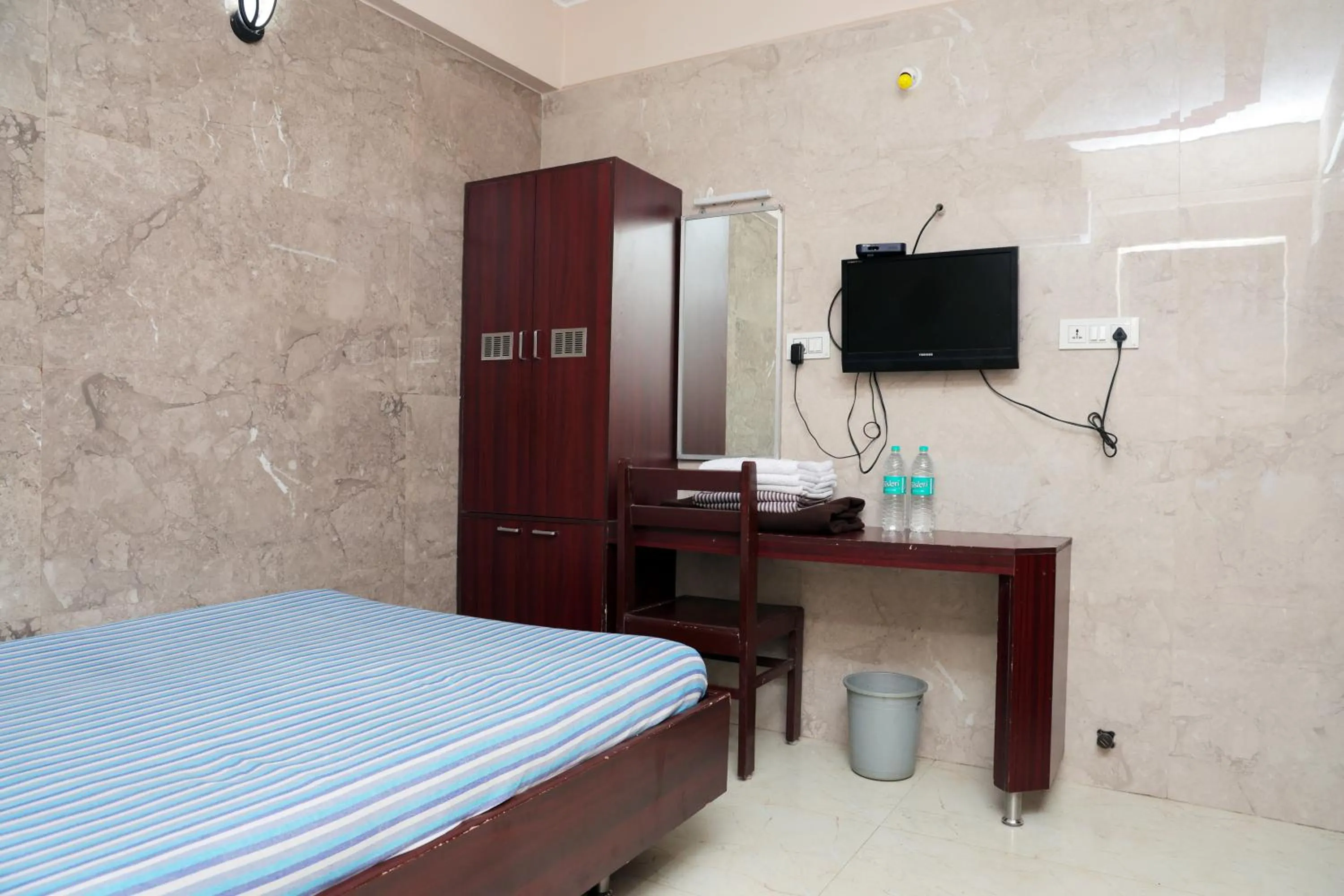 Budget Single Room - single occupancy in Hotel Temple View