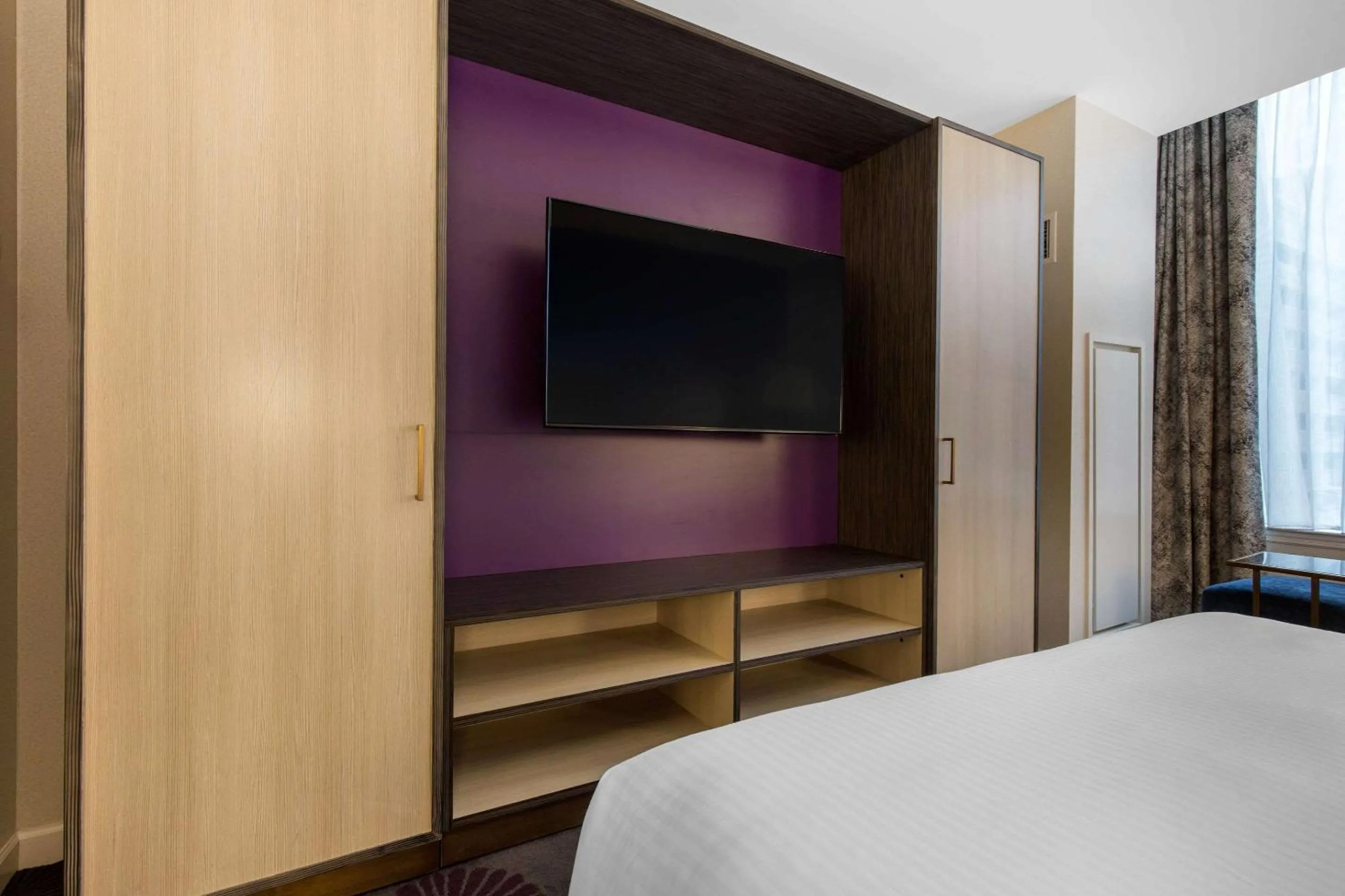 King Suite with Sofa Bed in The Chicago Hotel Collection Magnificent Mile