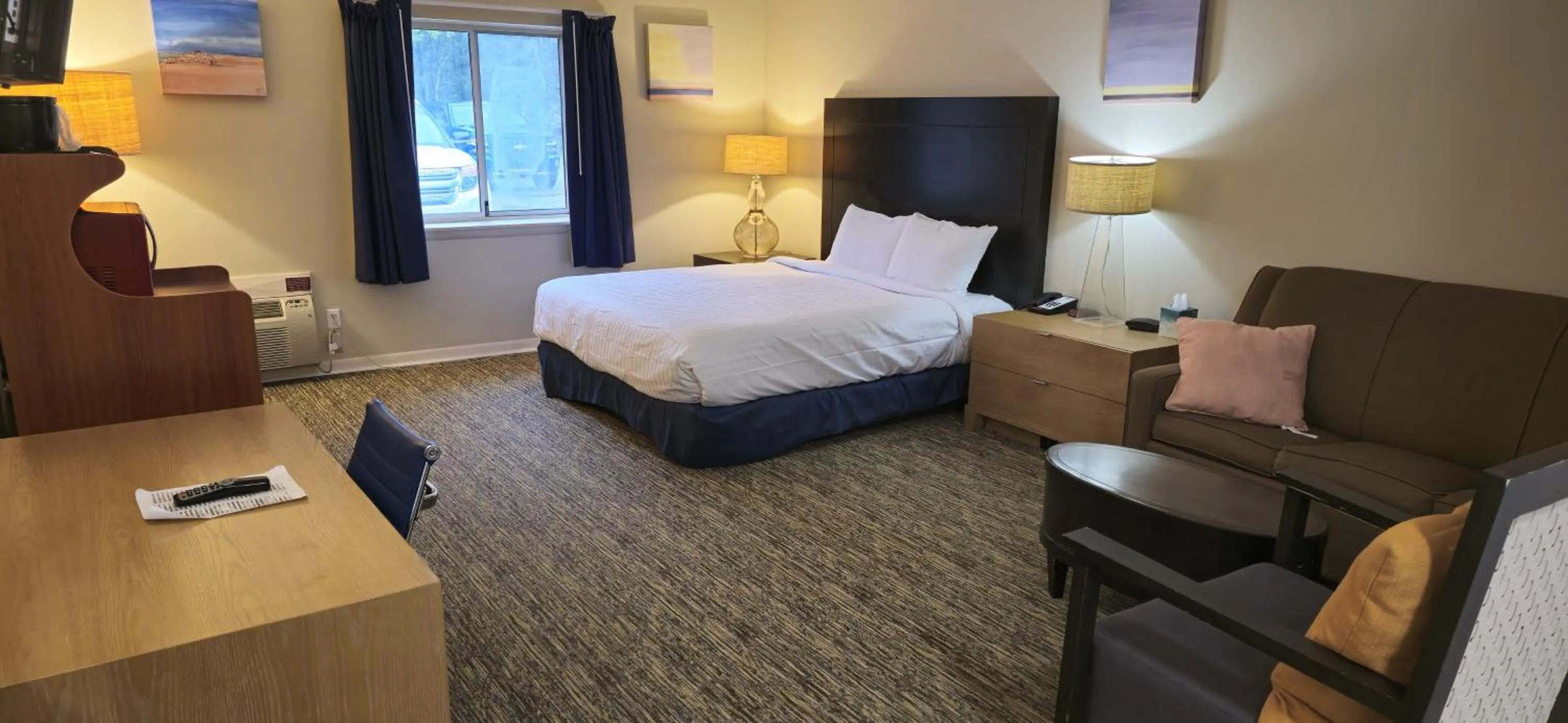 King Room with Sofa - Non Smoking in Rodeway Inn Oscoda