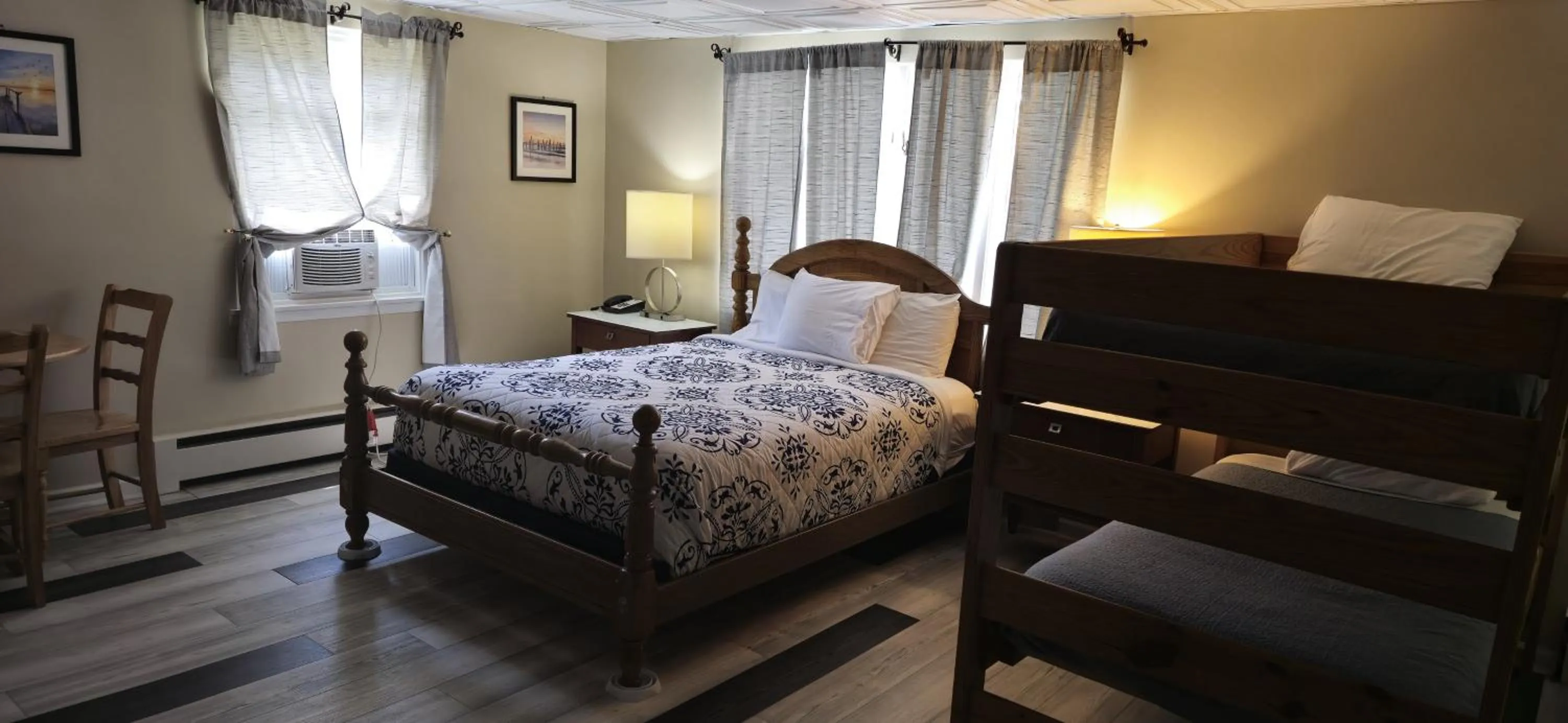 Efficiency Queen Suite - Non Smoking in Rodeway Inn Oscoda