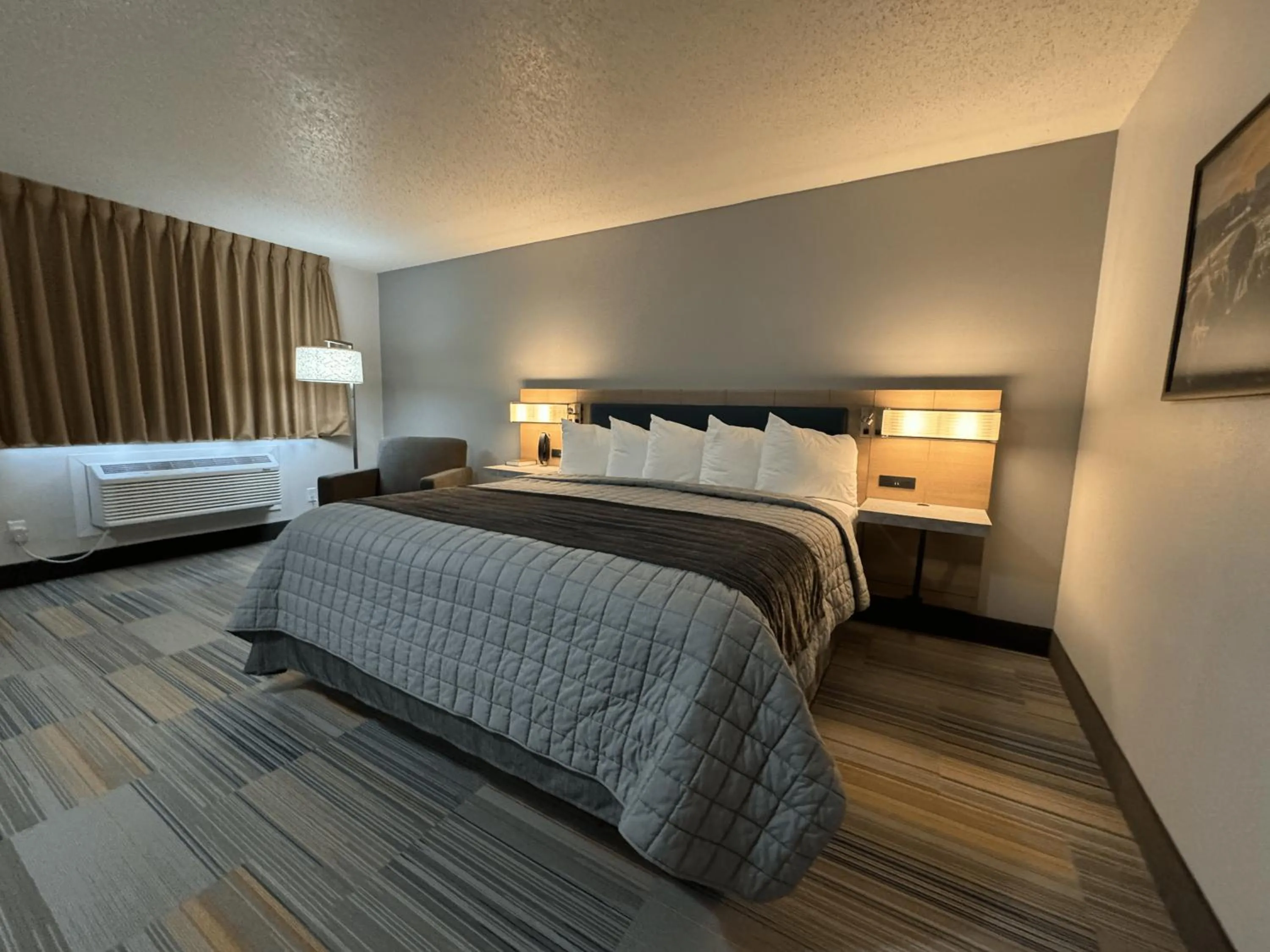 King Studio in Bearcat Inn and Suites