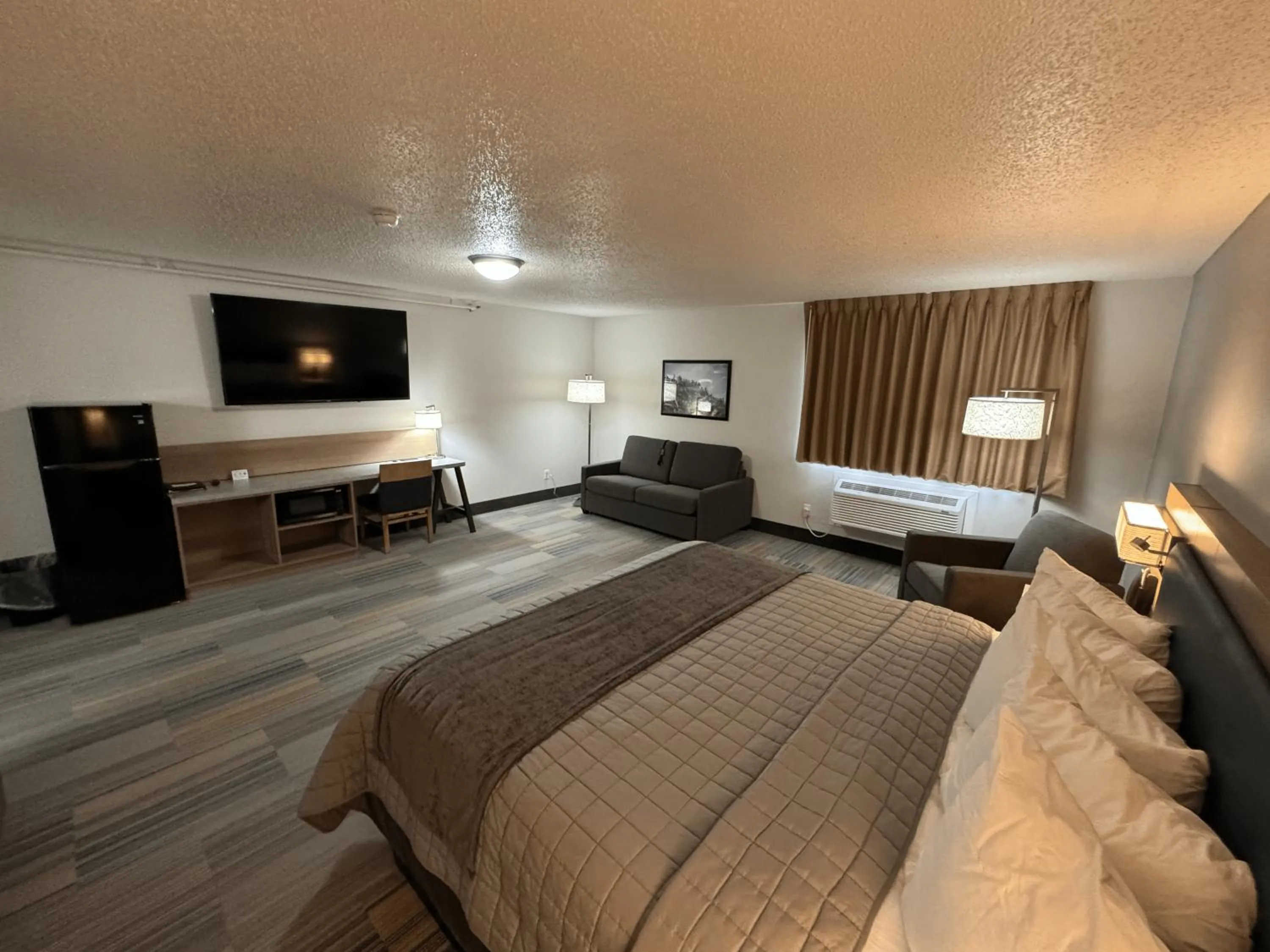 King Studio with Sofa Bed in Bearcat Inn and Suites