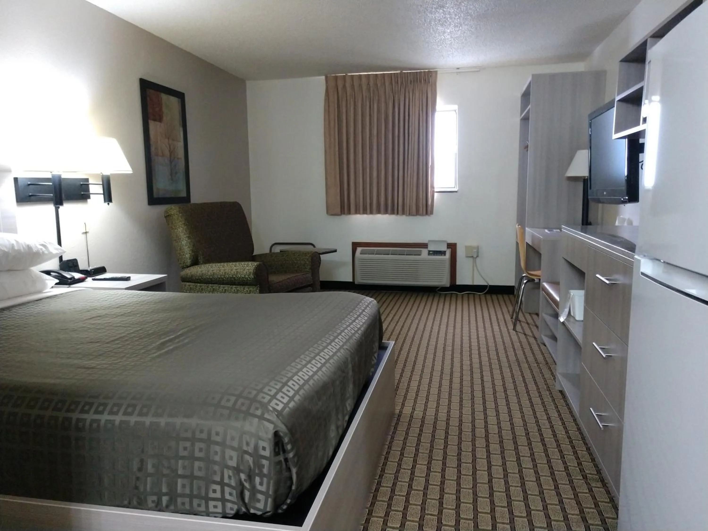Queen Bed - Annex Building in Bearcat Inn and Suites