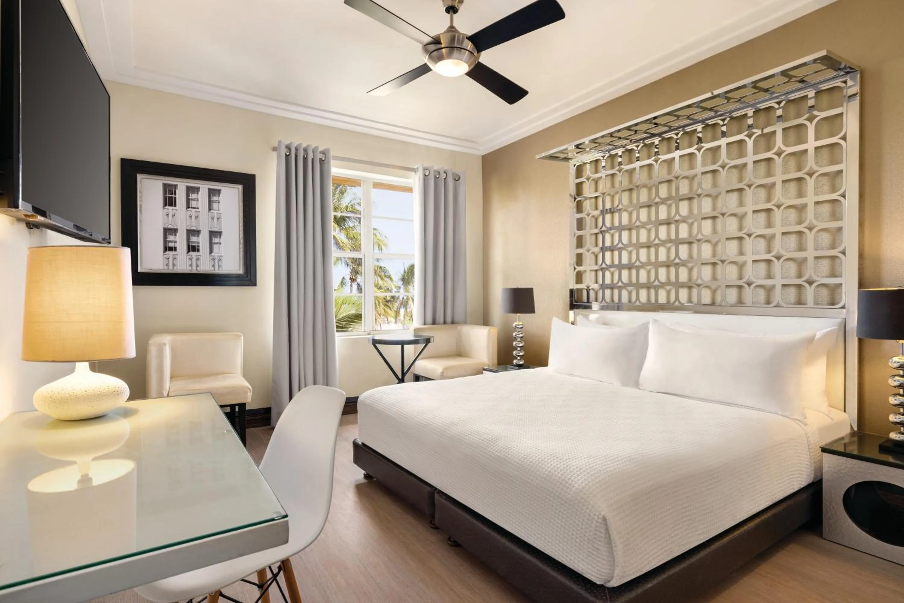 Deluxe King Room with Ocean View in Waldorf Towers South Beach