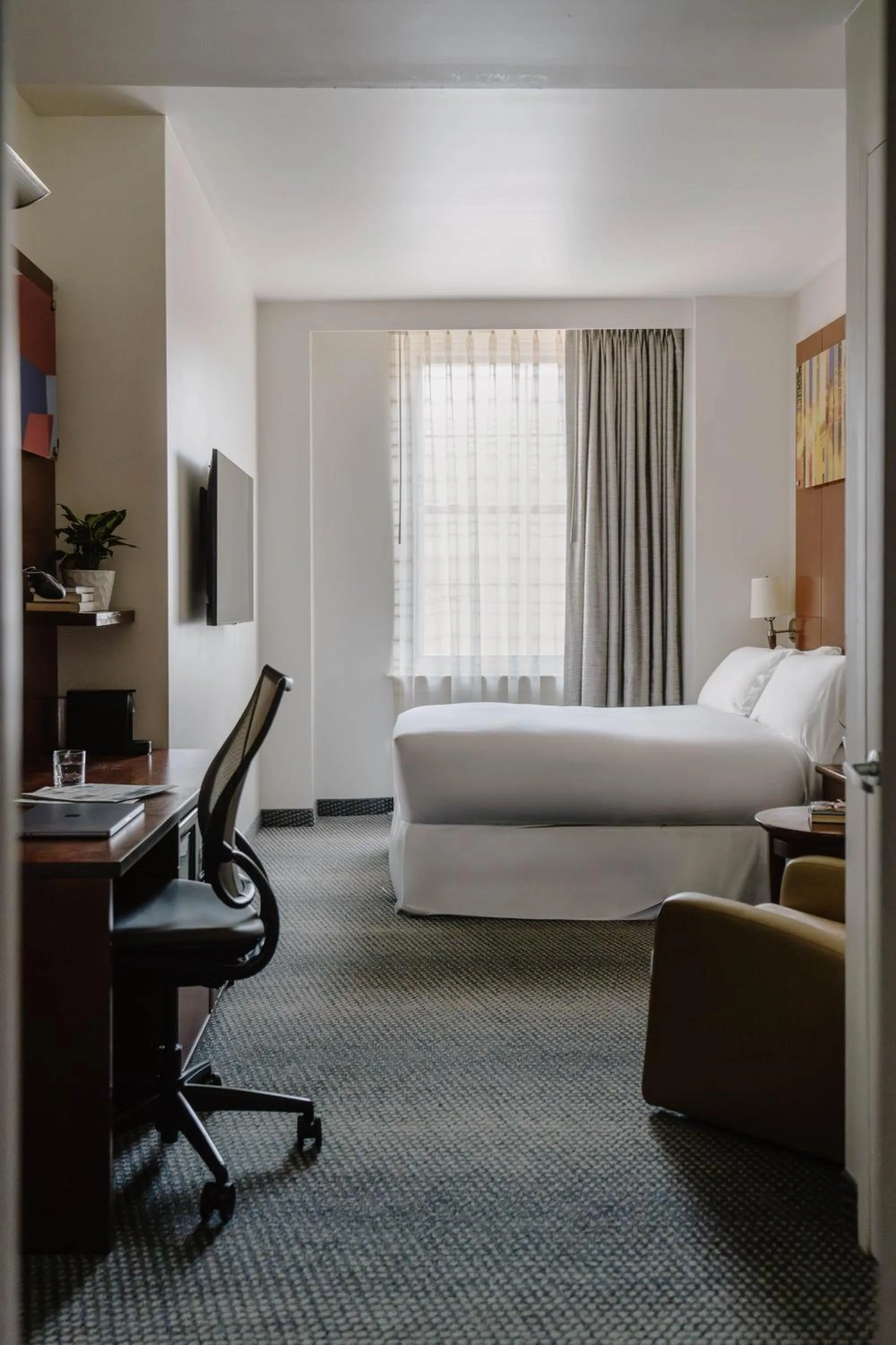 Standard King Room in Club Quarters Hotel Rittenhouse Square, Philadelphia