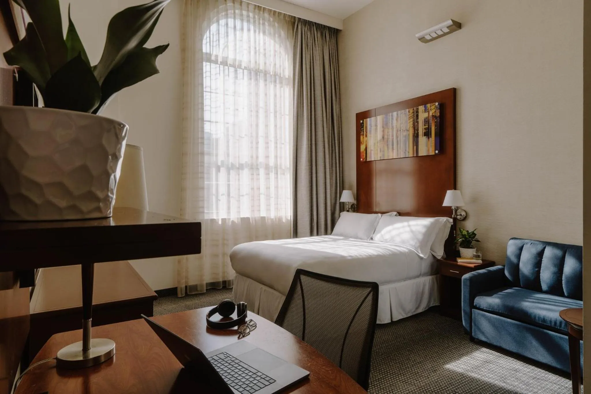 Superior Queen Room with Kitchenette in Club Quarters Hotel Rittenhouse Square, Philadelphia