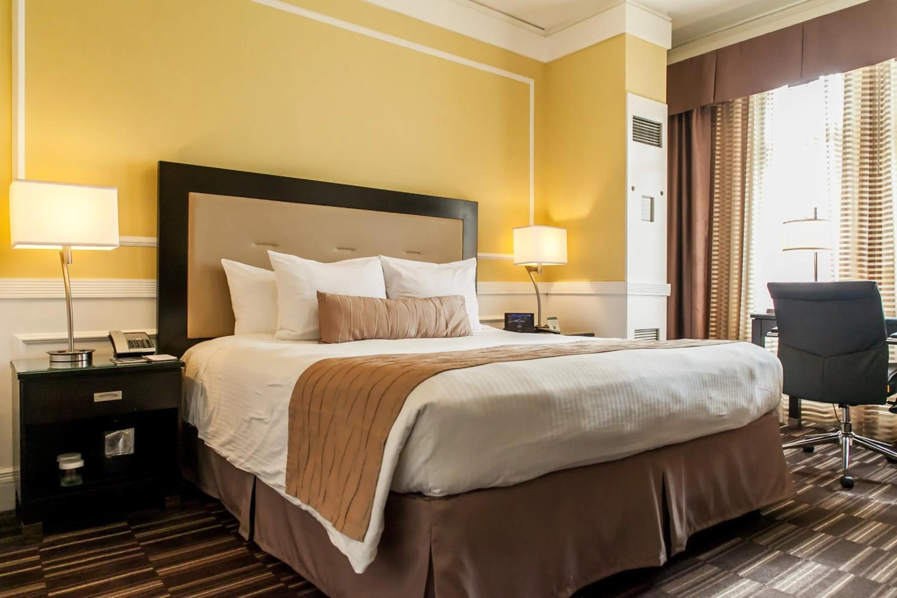 King Room in The Pickwick Hotel San Francisco