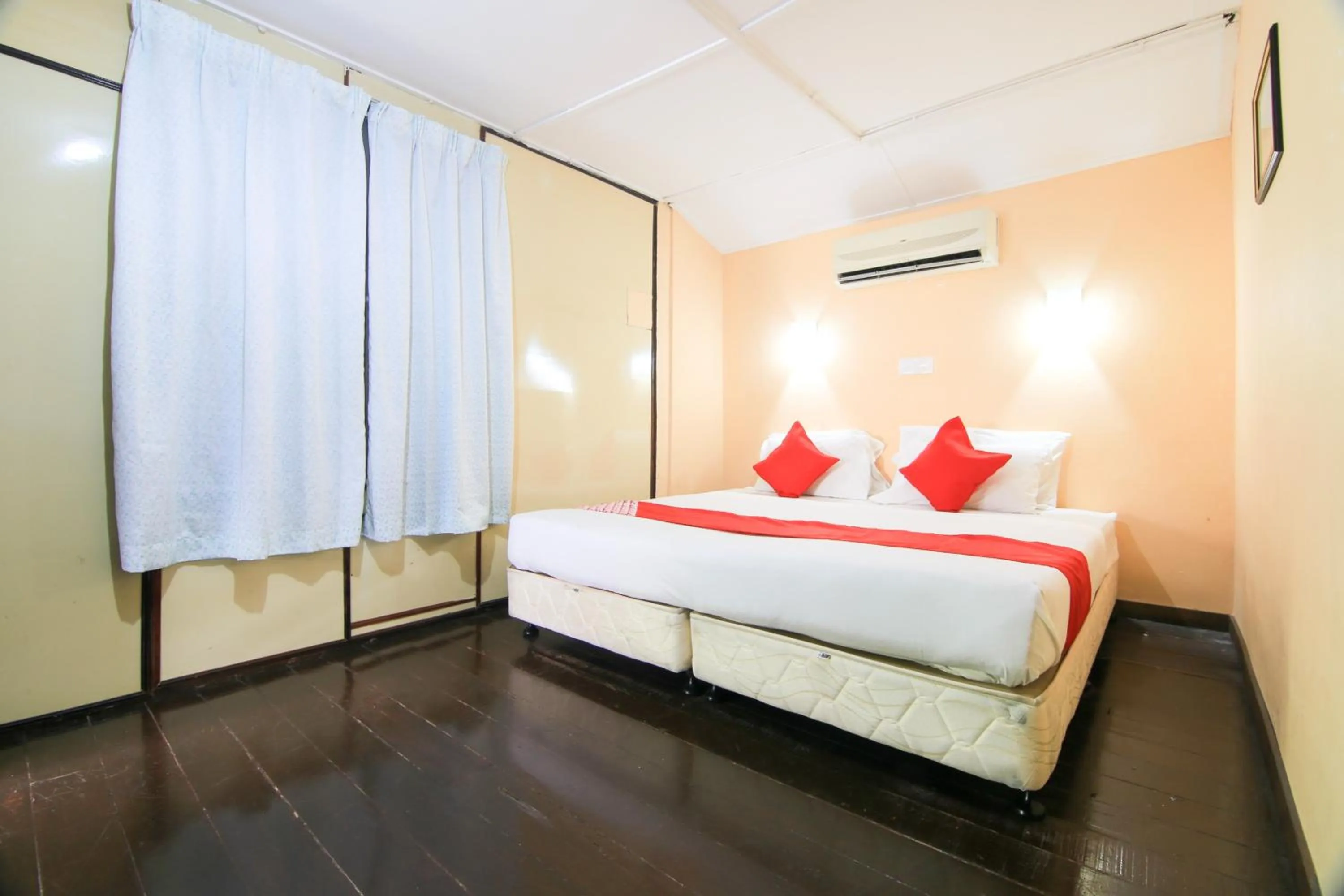Deluxe Double Room in Hotel O Ombak Inn Chalet