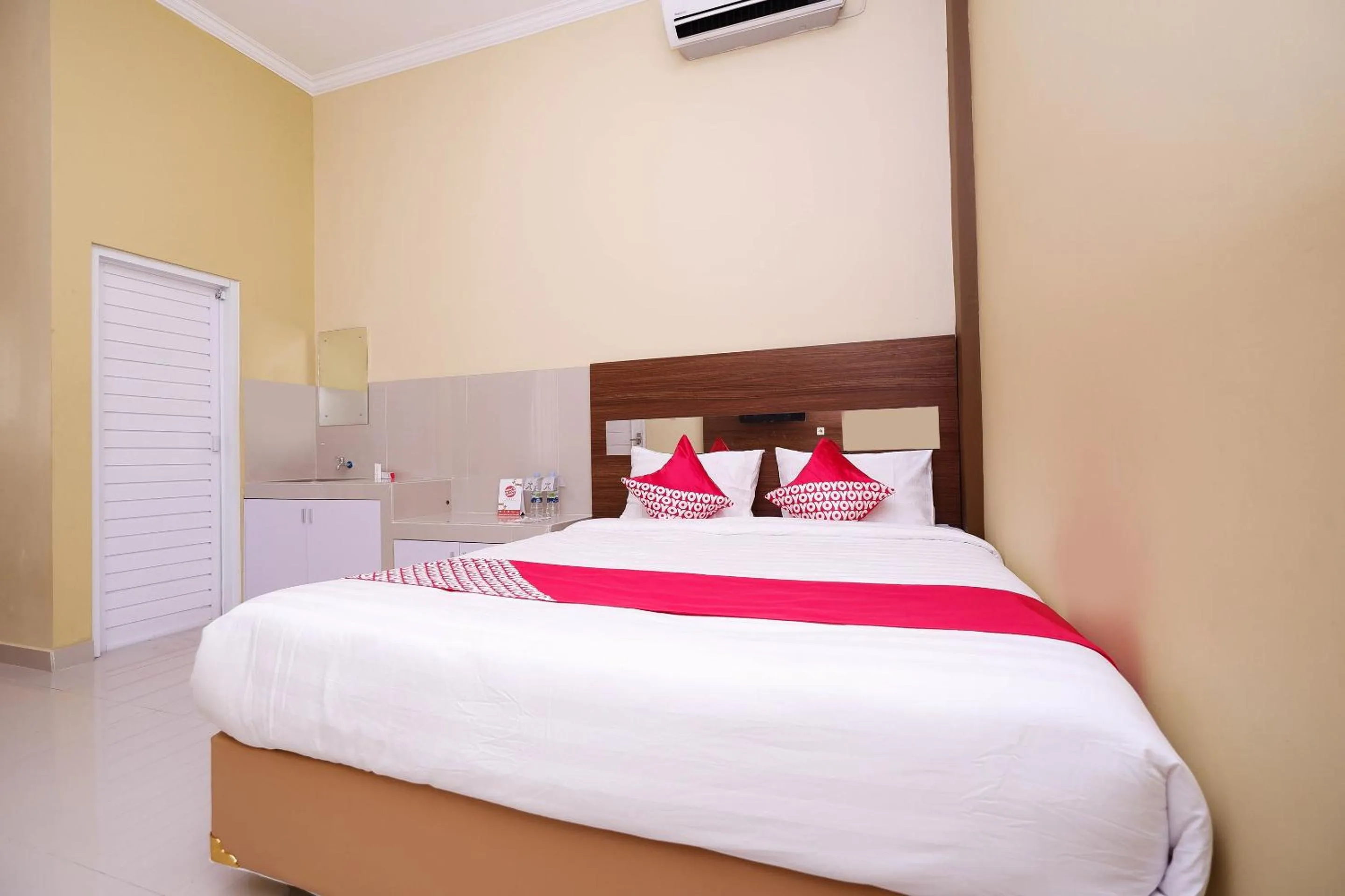 Deluxe Double Room in Super OYO 1506 Shabrina 2 Syariah