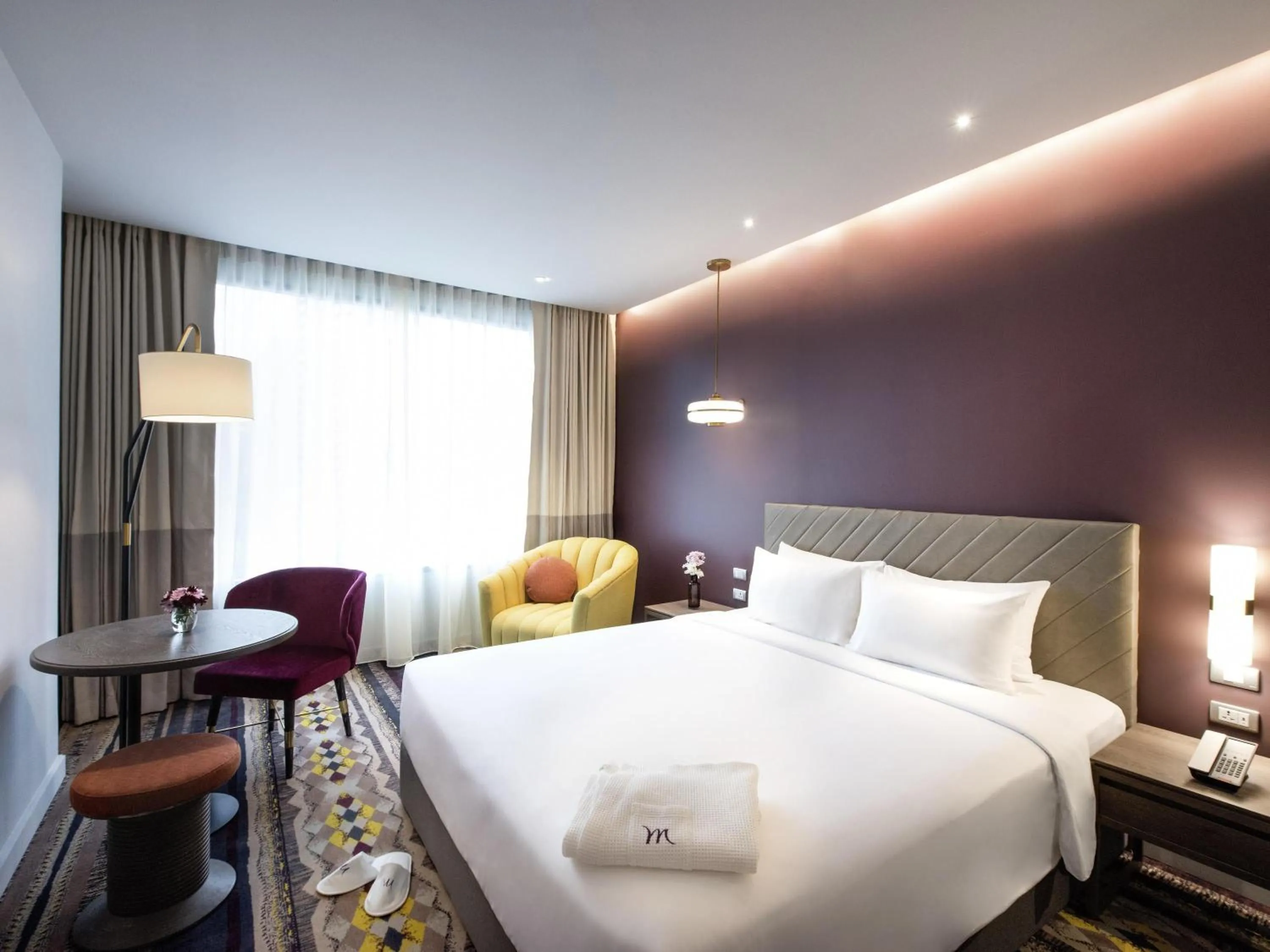 Deluxe King Room with City View in Mercure Bangkok Sukhumvit 24