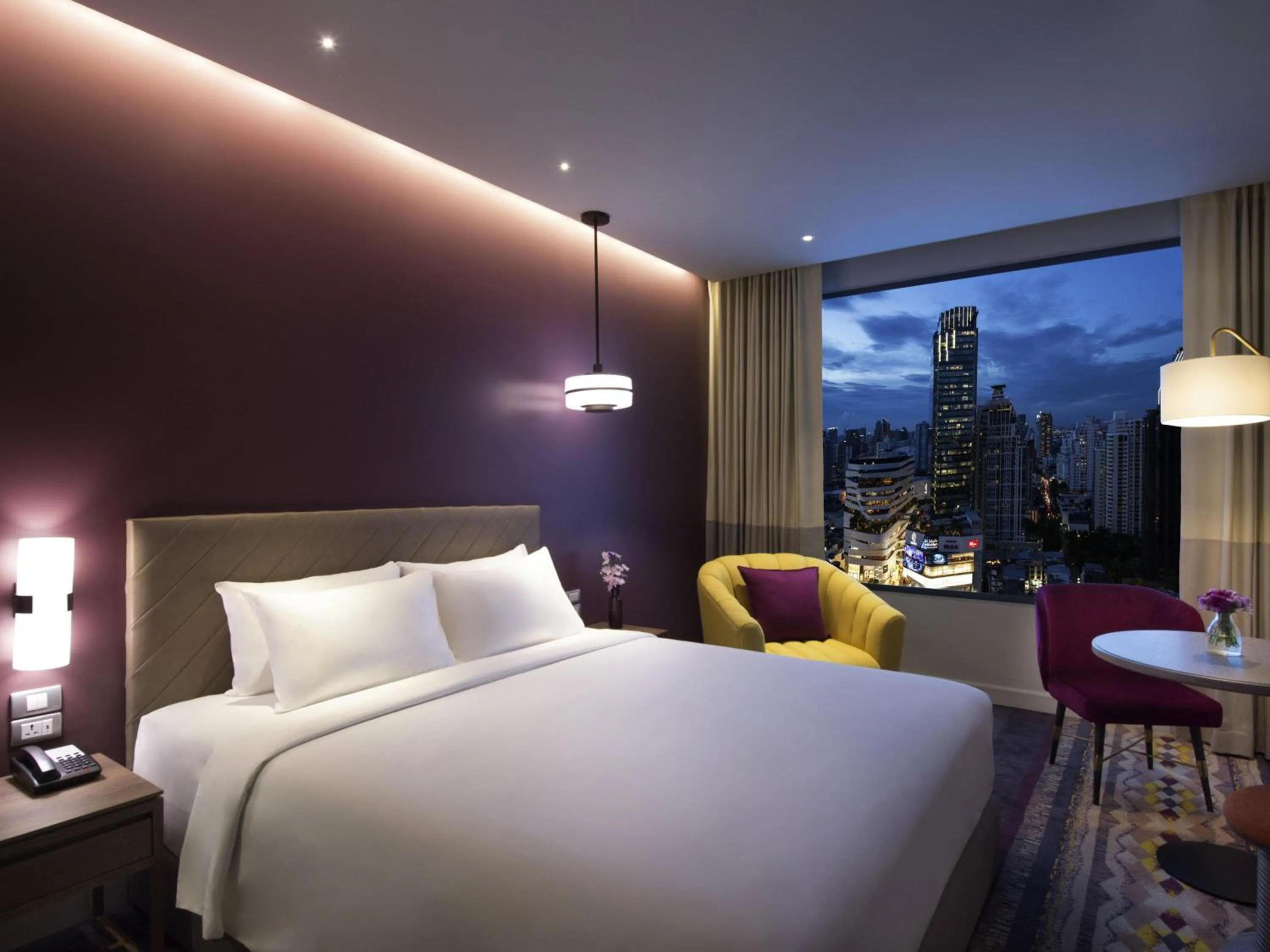 Superior King Room with City View in Mercure Bangkok Sukhumvit 24