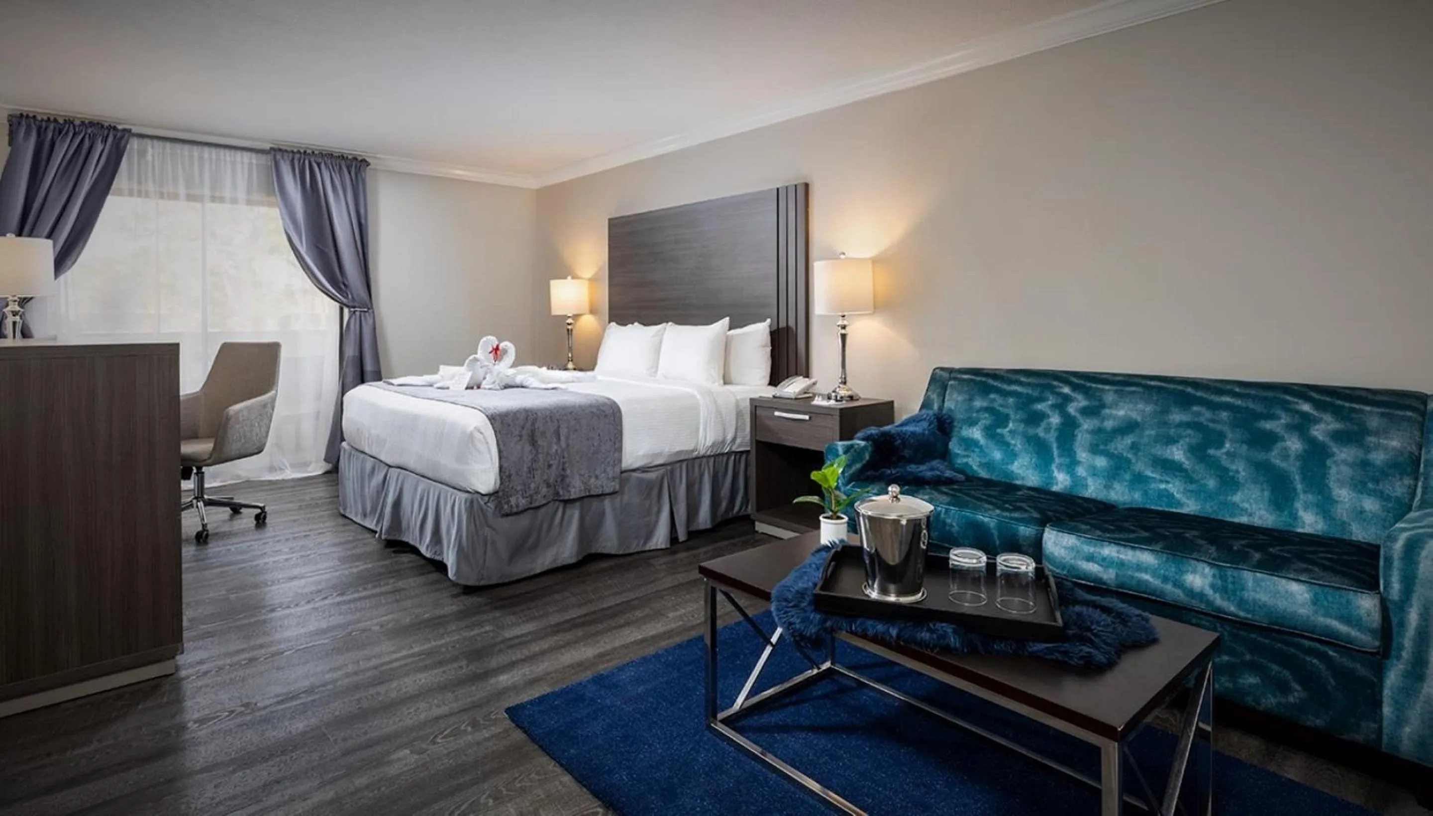 Superior King Room with Sofa Bed HOPK in Palazzo Lakeside Hotel