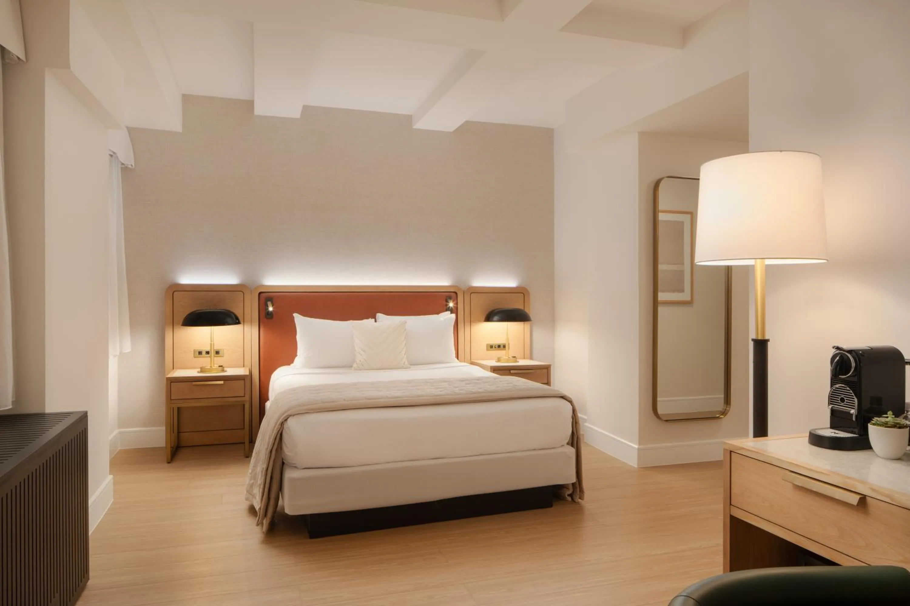 Deluxe Queen Room in Aura Hotel Times Square Newly Renovated