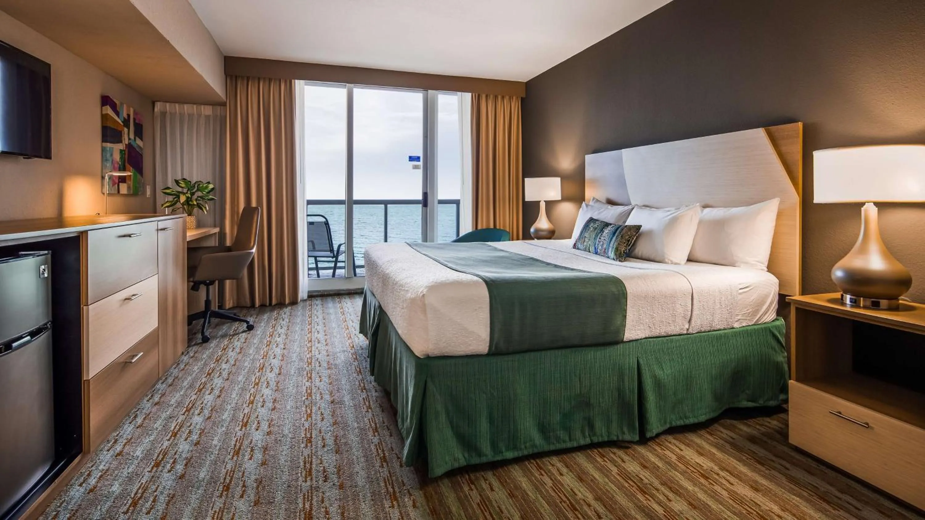 King Room - Ocean Front  in Best Western Plus Atlantic Beach Resort