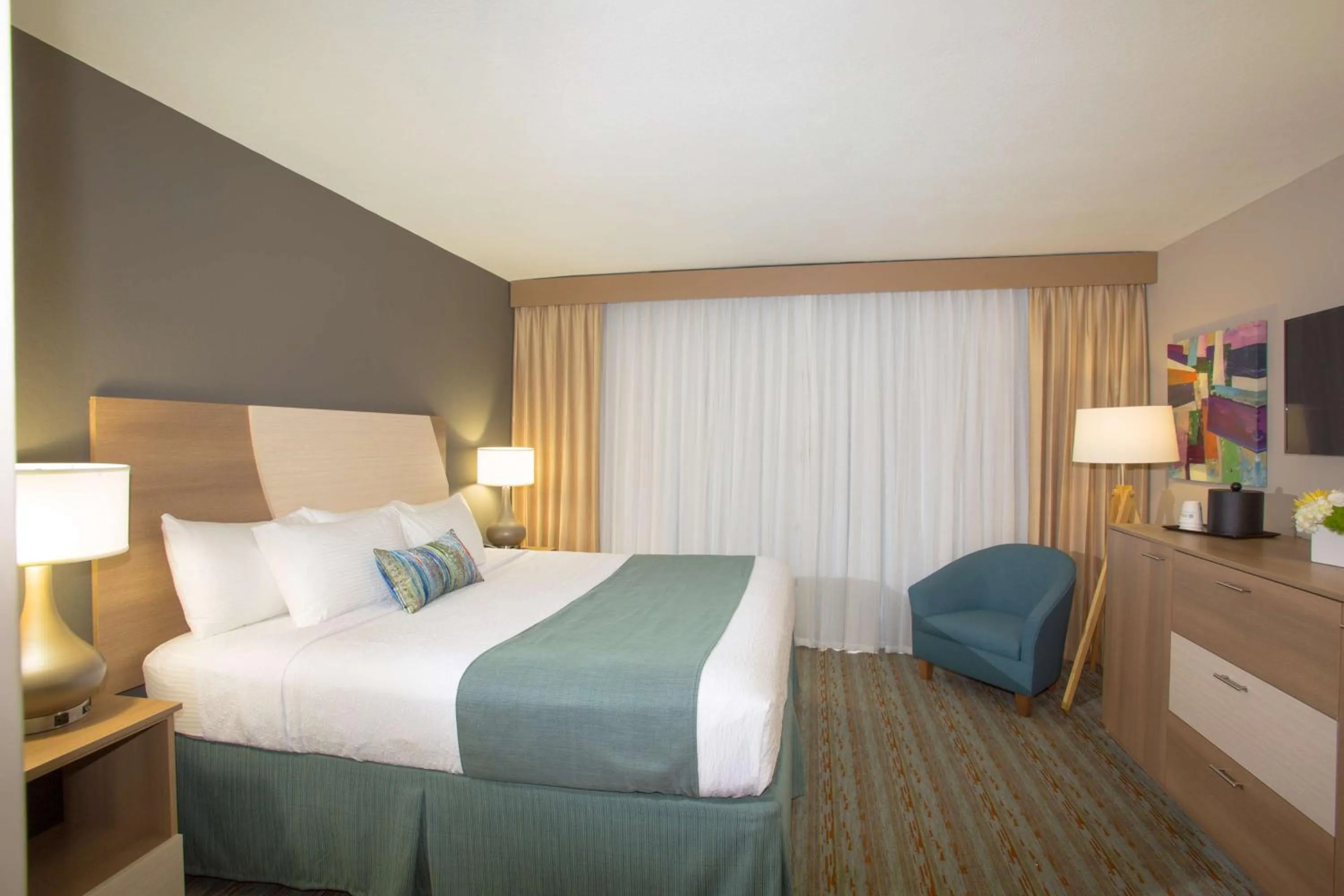 King Room with Partial Ocean View - Non-Smoking in Best Western Plus Atlantic Beach Resort