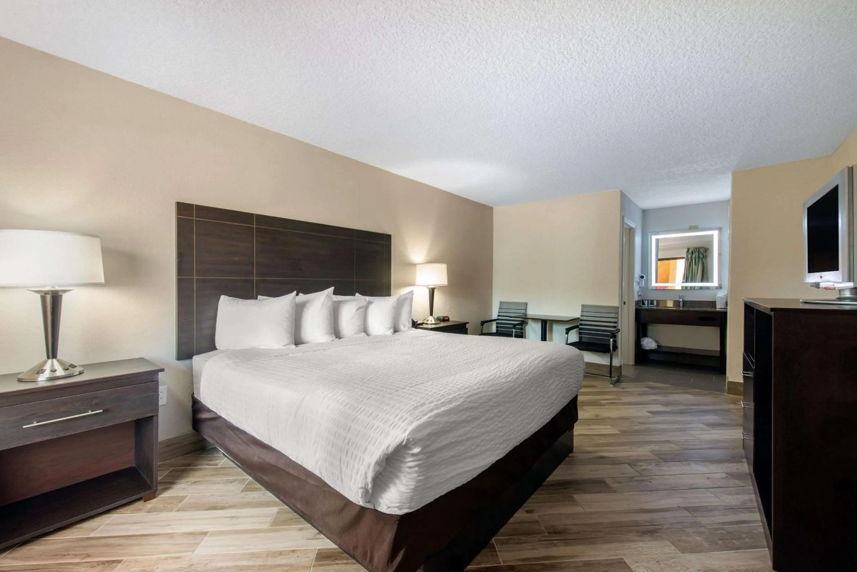 King Room - Non-Smoking in Clarion Inn & Suites Kissimmee-Lake Buena Vista South