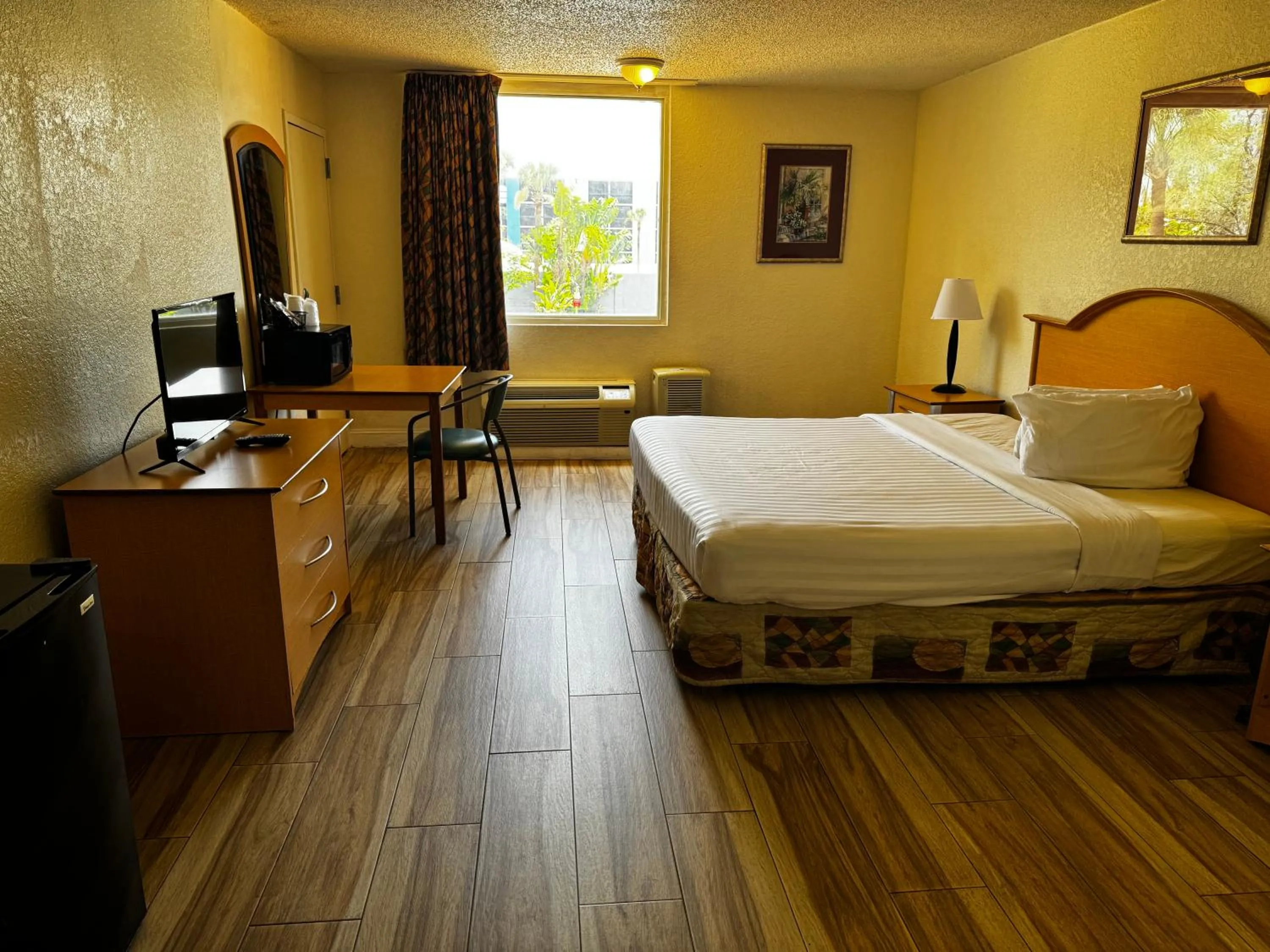 King Room in Monumental Movieland Hotel