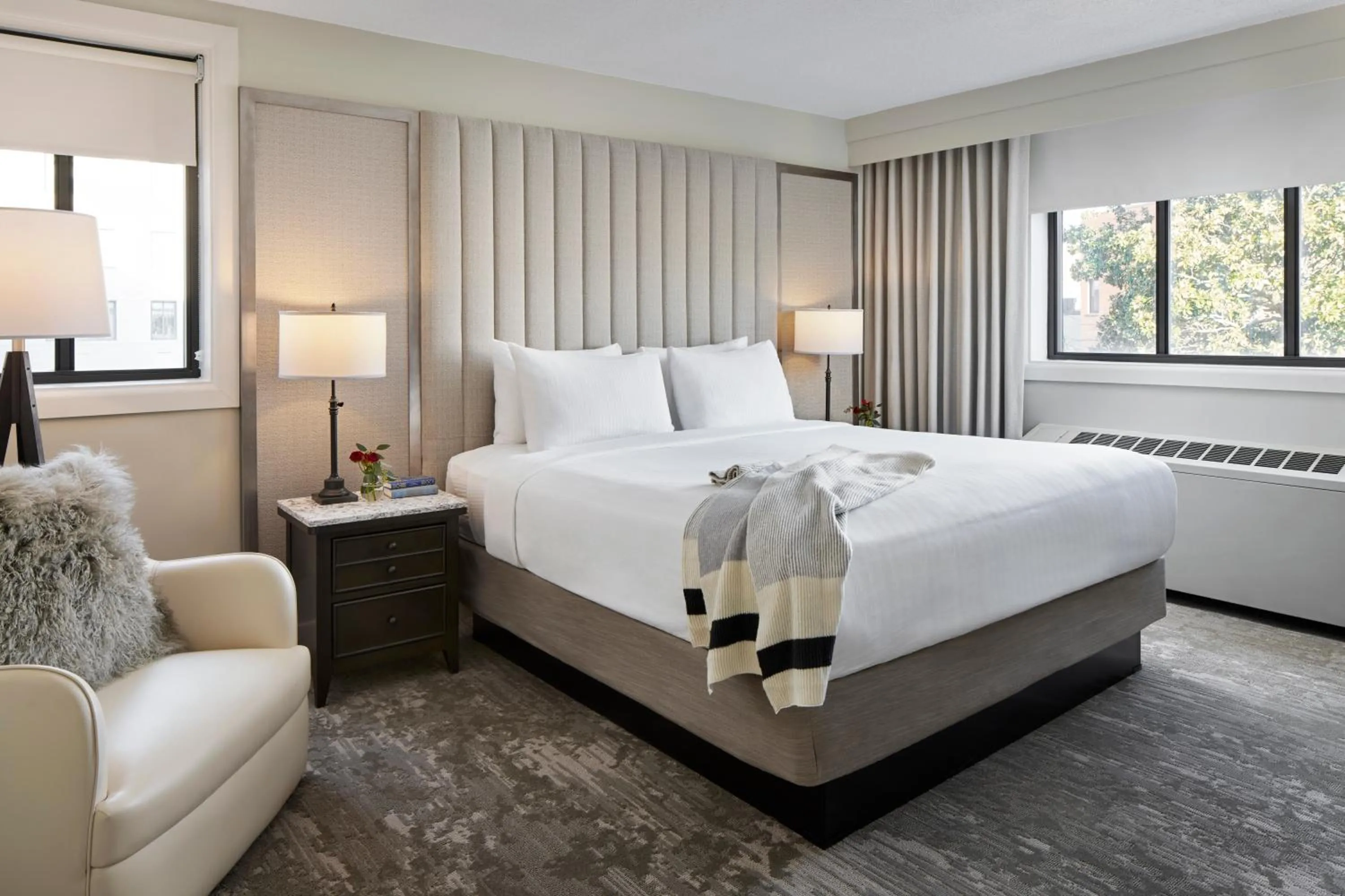 One Bedroom Suite Full Kitchen in Capitol Hill Hotel