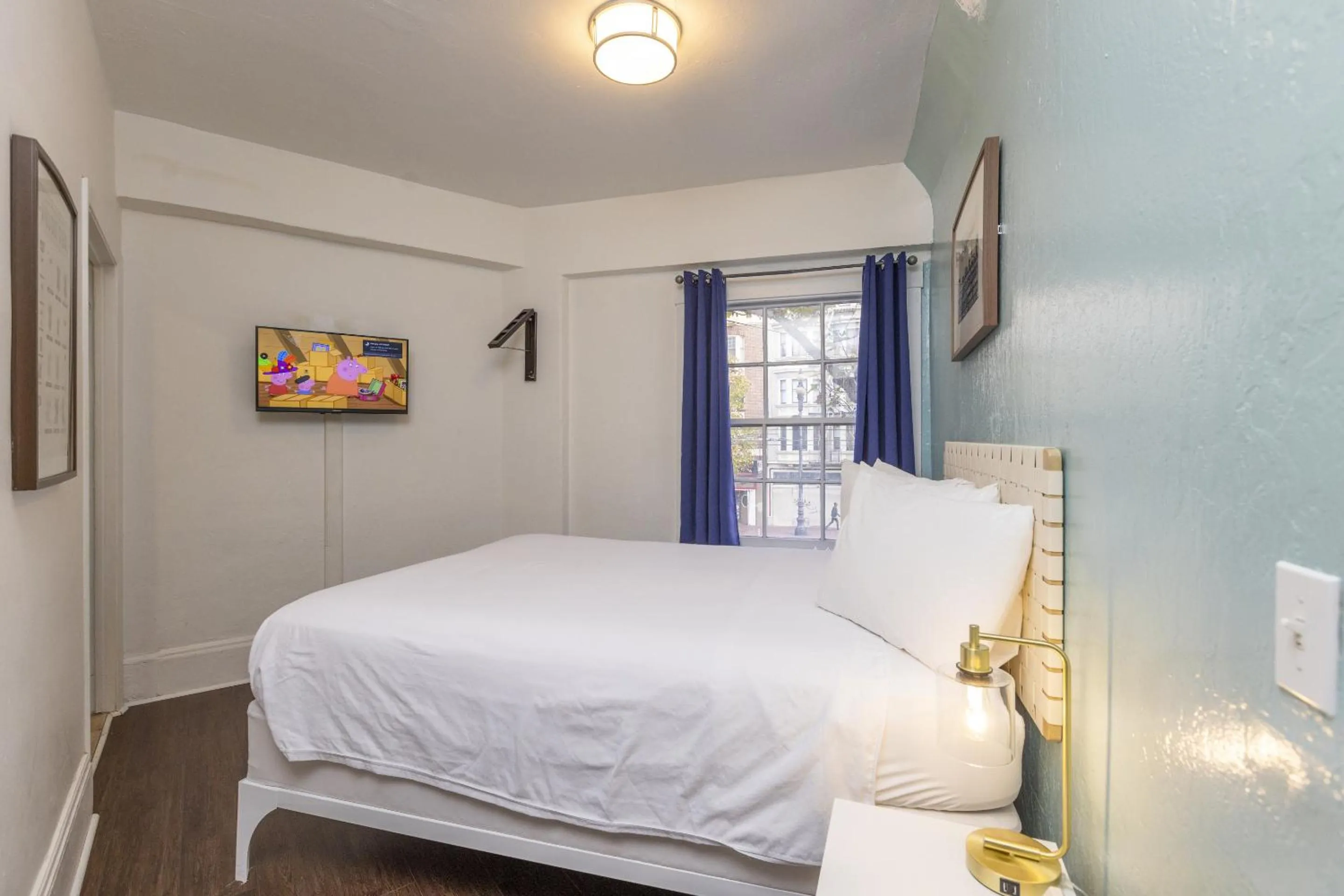 Queen Room in Edwardian Hotel