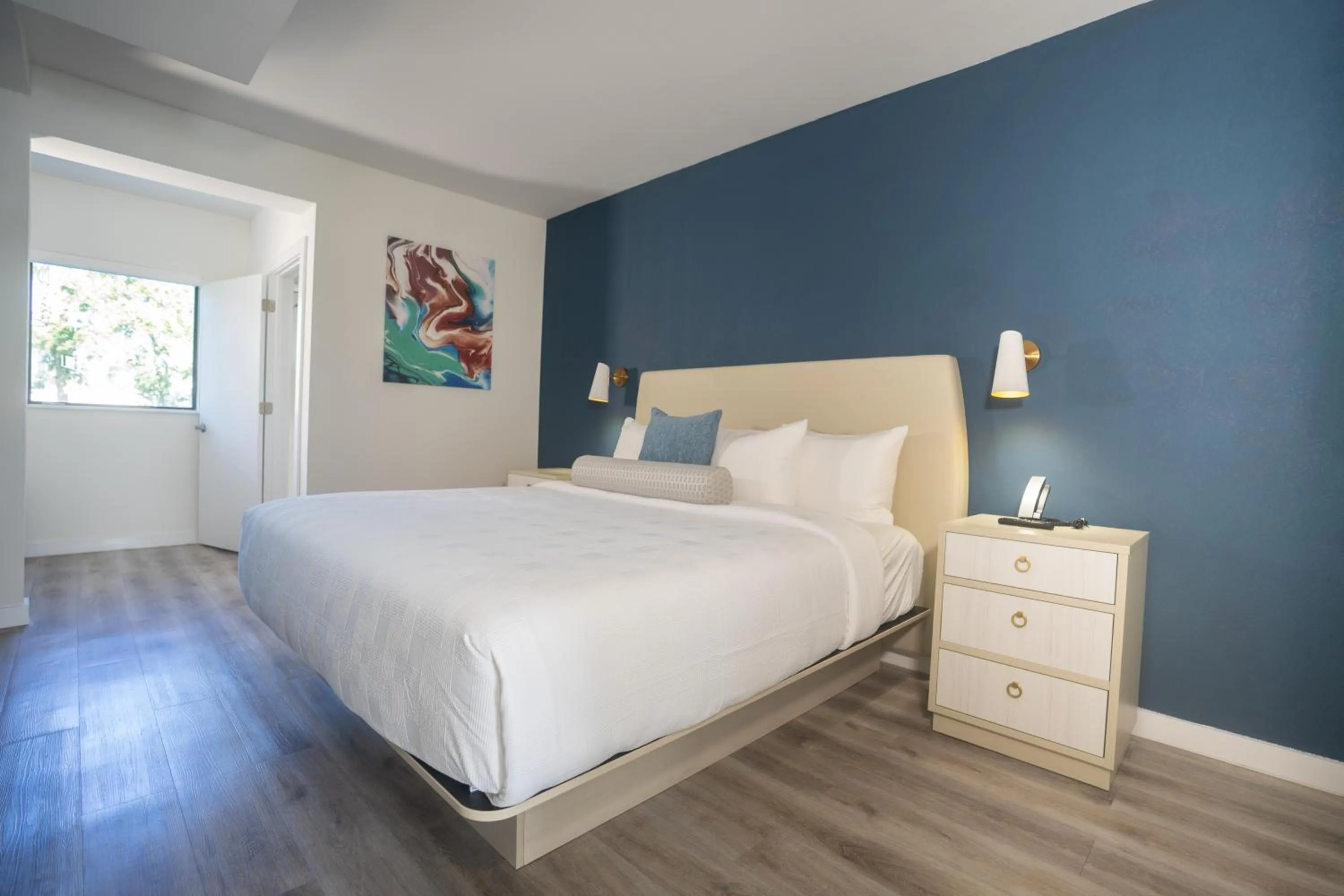 King Suite with Pool View - Disability Access/Non Smoking in DASKK Orlando Hotel near Universal Blvd, an Ascend Collection Hotel