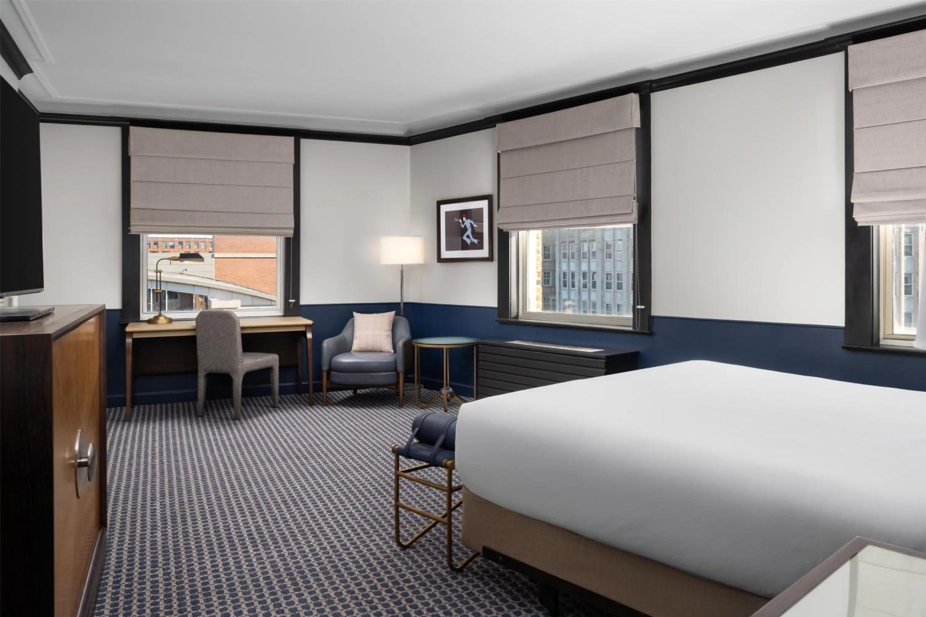 Deluxe Corner King Room in Hilton Orrington/Evanston