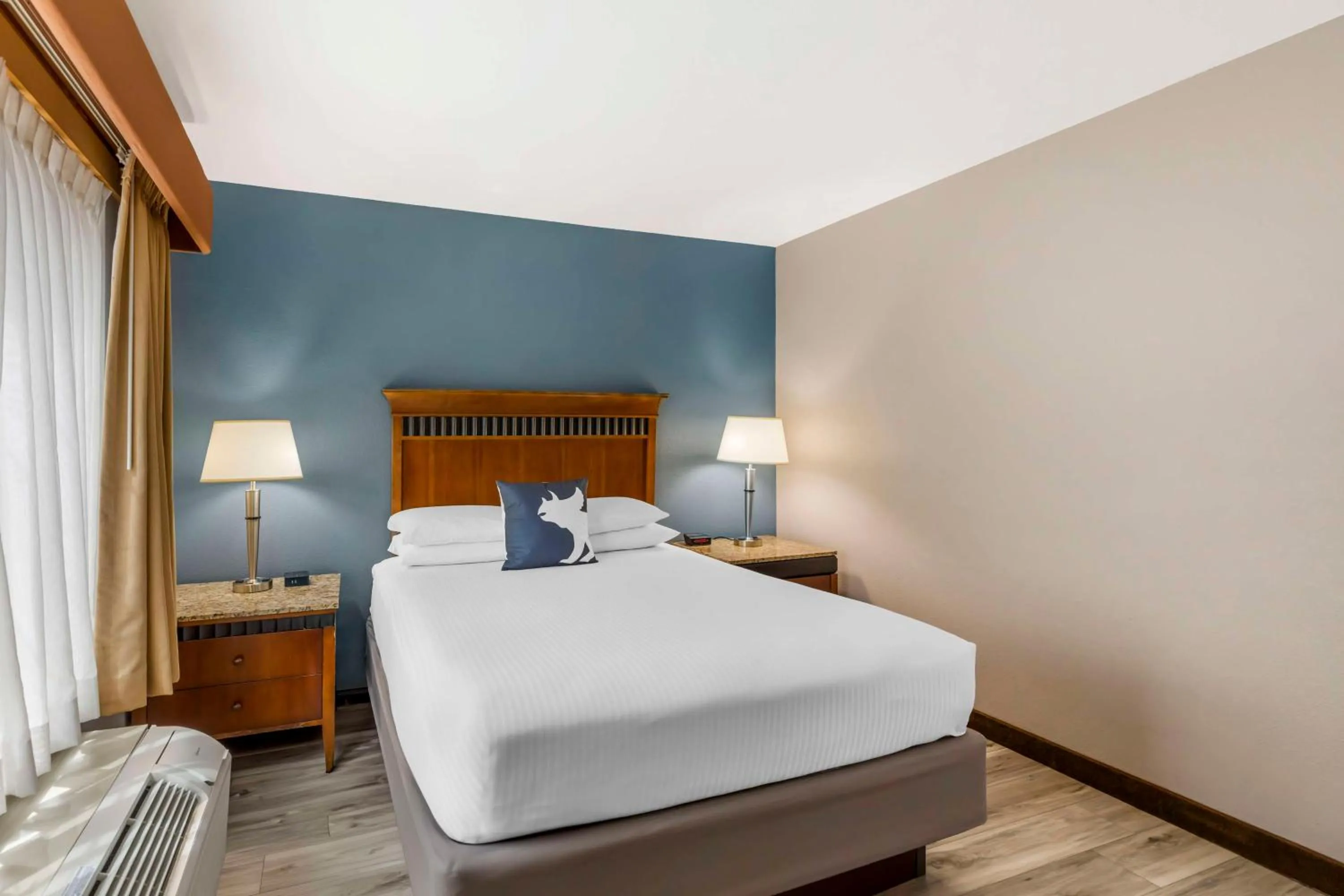 King Suite in Best Western Denver Southwest