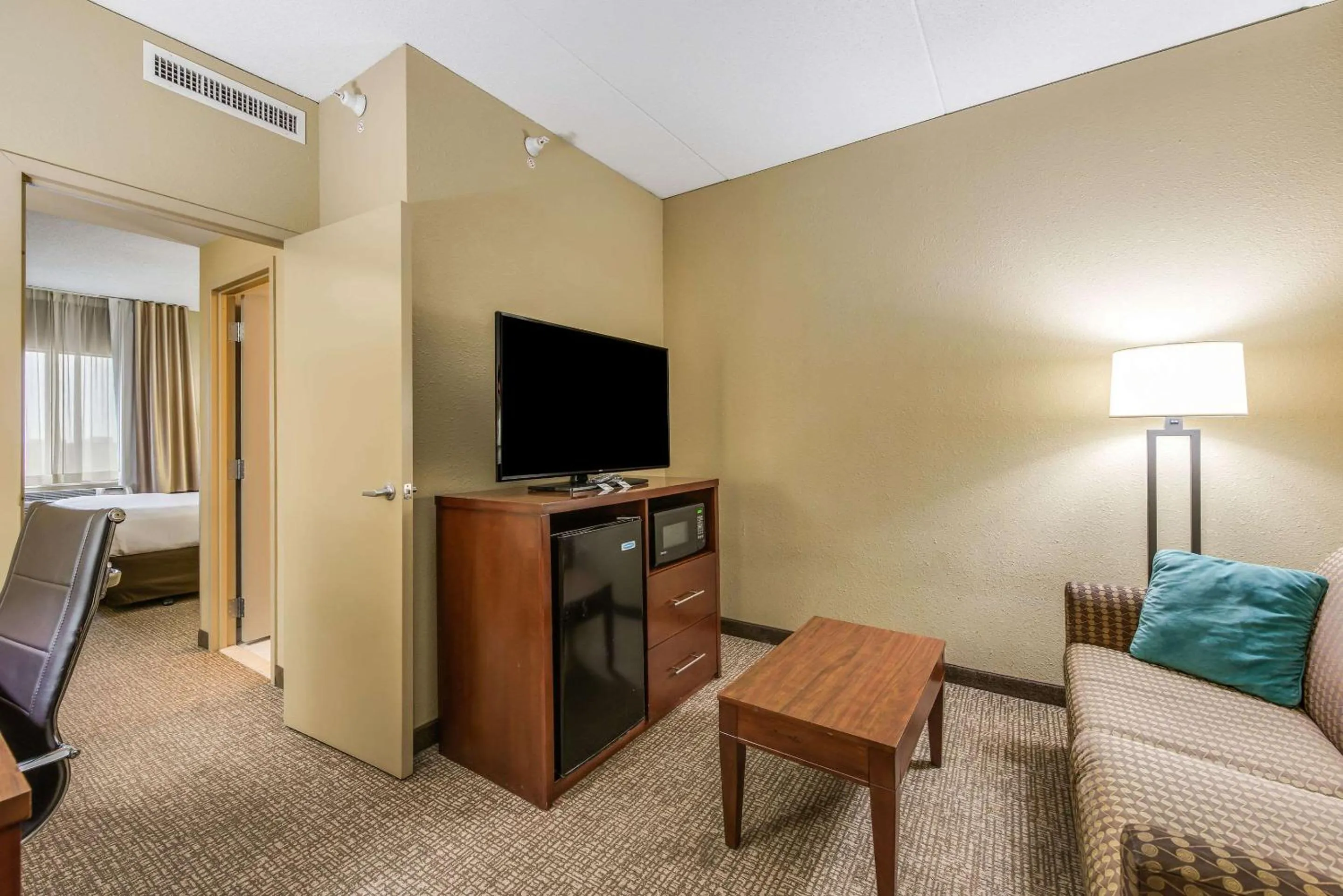 King Suite in Comfort Suites Chicago O'Hare Airport