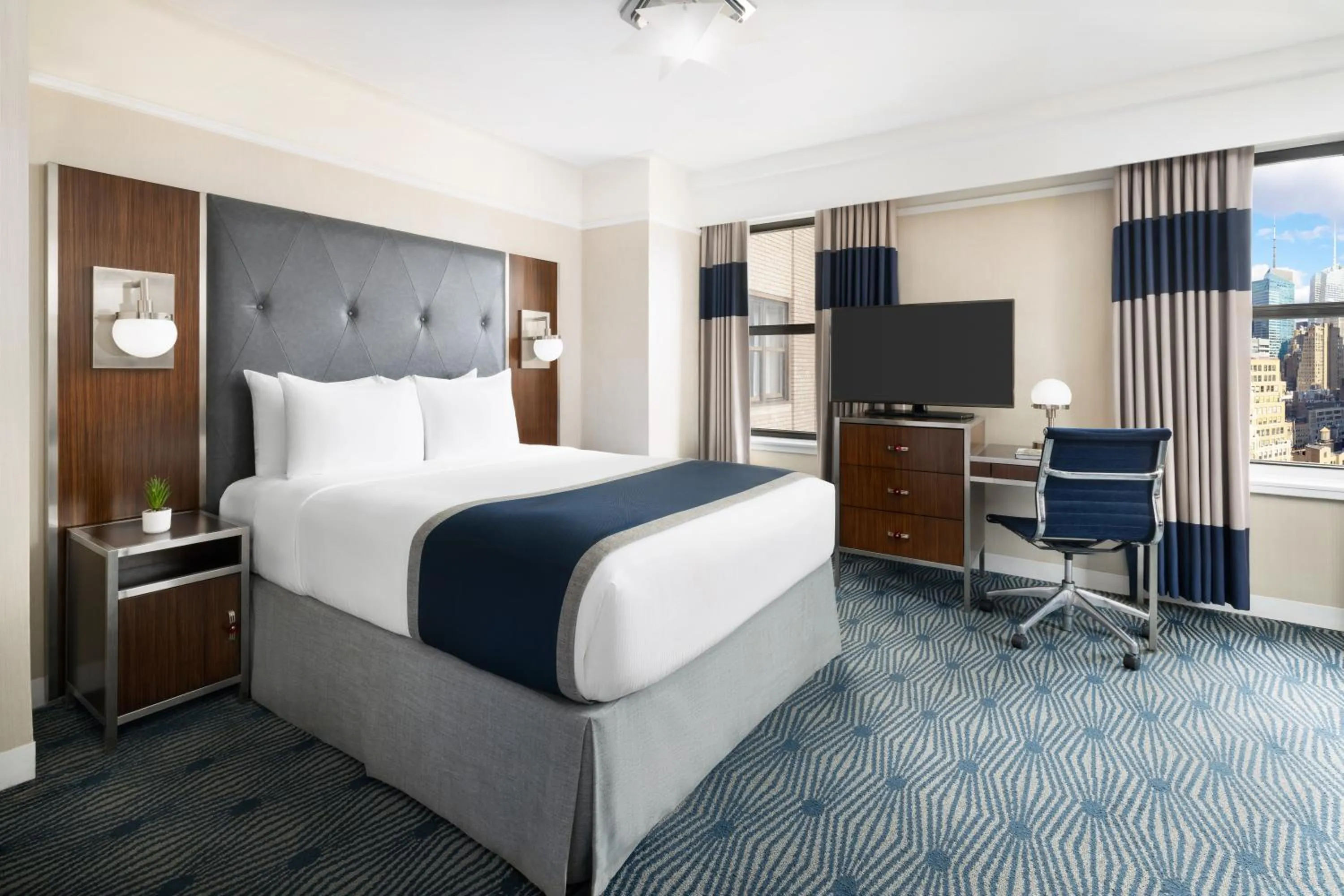 Executive Queen Room in New Yorker by Lotte Hotels