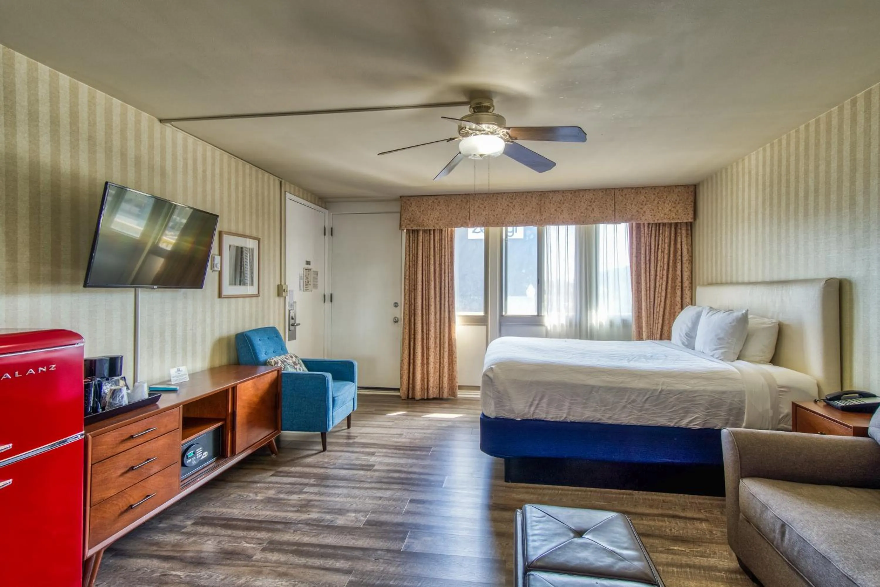 Junior Suite with Balcony and Partial Bay View in The Wharf Inn