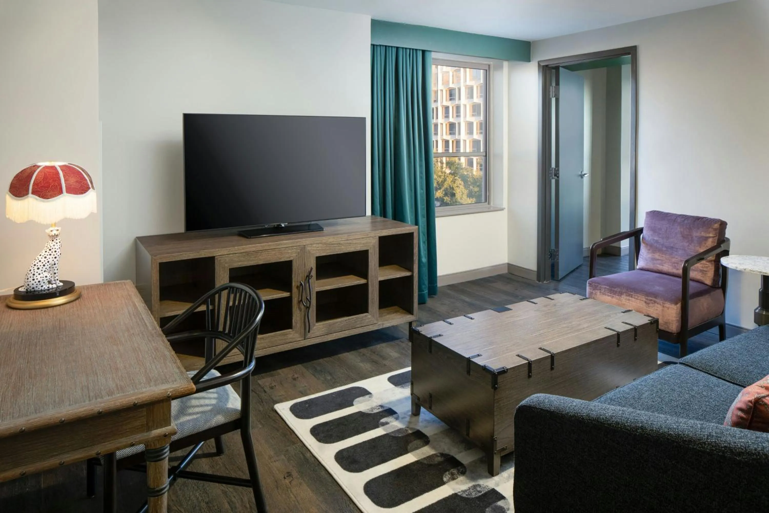 Junior Queen Suite with City view in Hotel Tonnelle New Orleans, a Tribute Portfolio Hotel