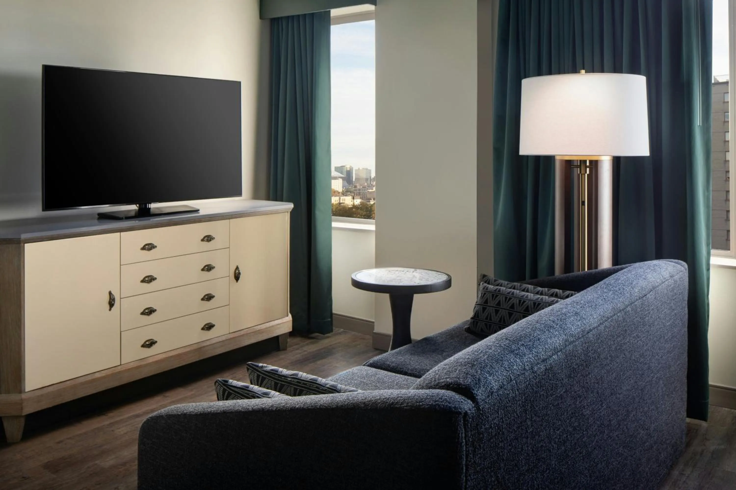 Executive King Room with City View in Hotel Tonnelle New Orleans, a Tribute Portfolio Hotel