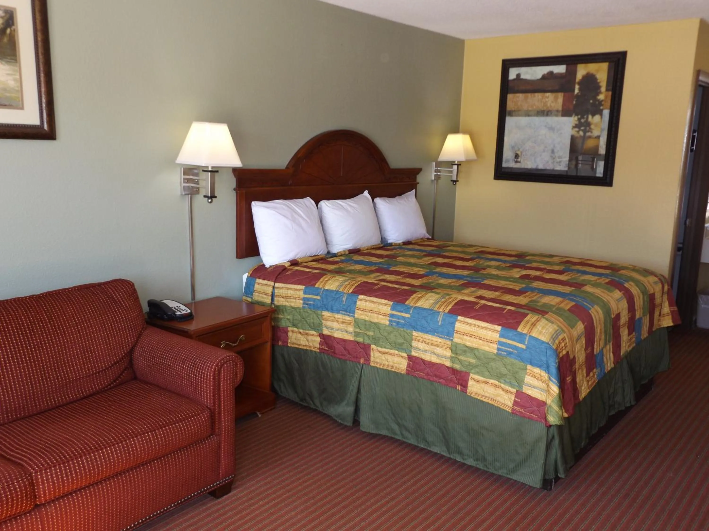 Deluxe King Room in Regency Inn