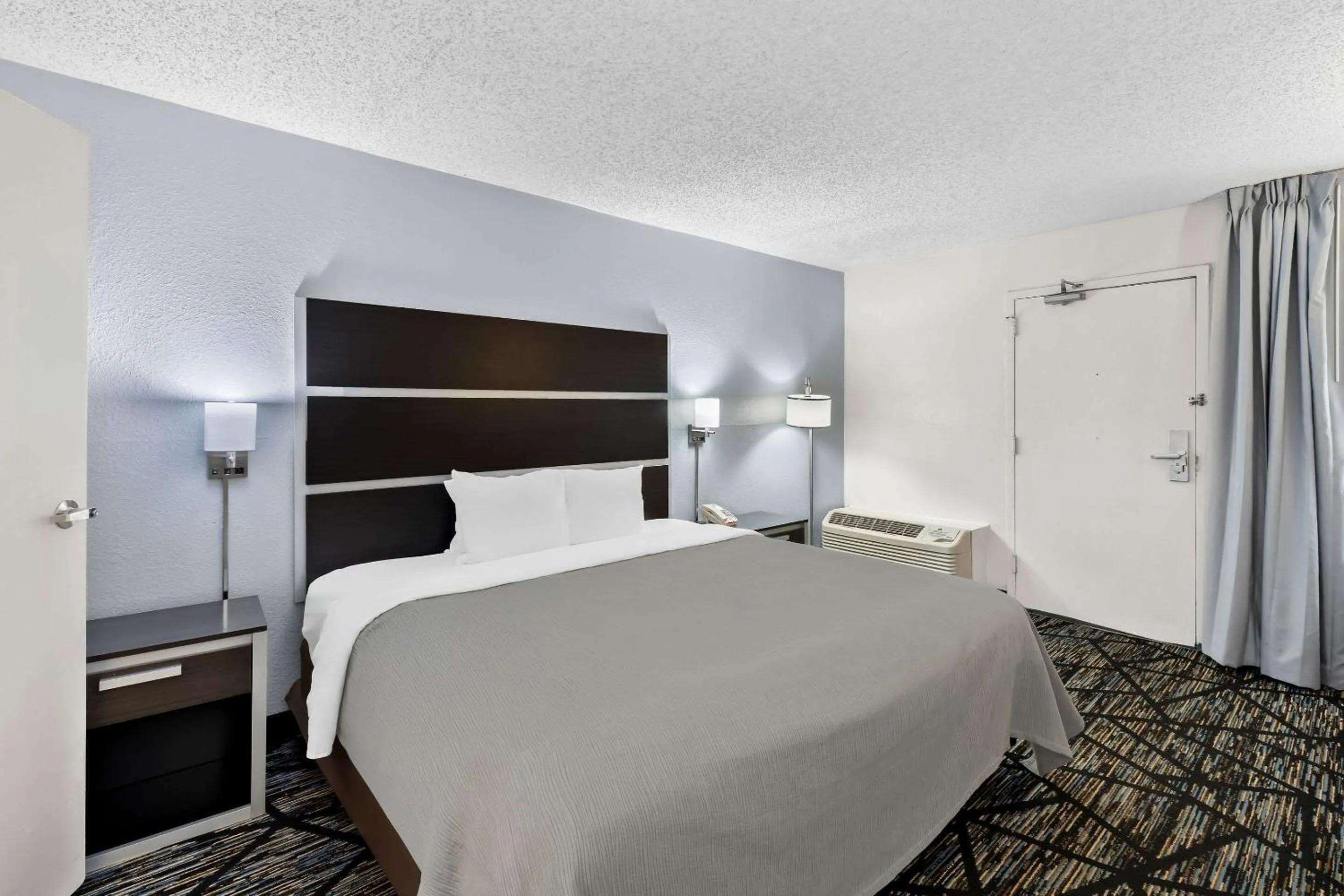 King Room Accessible - Exterior Access, No Pets in Quality Inn Northlake