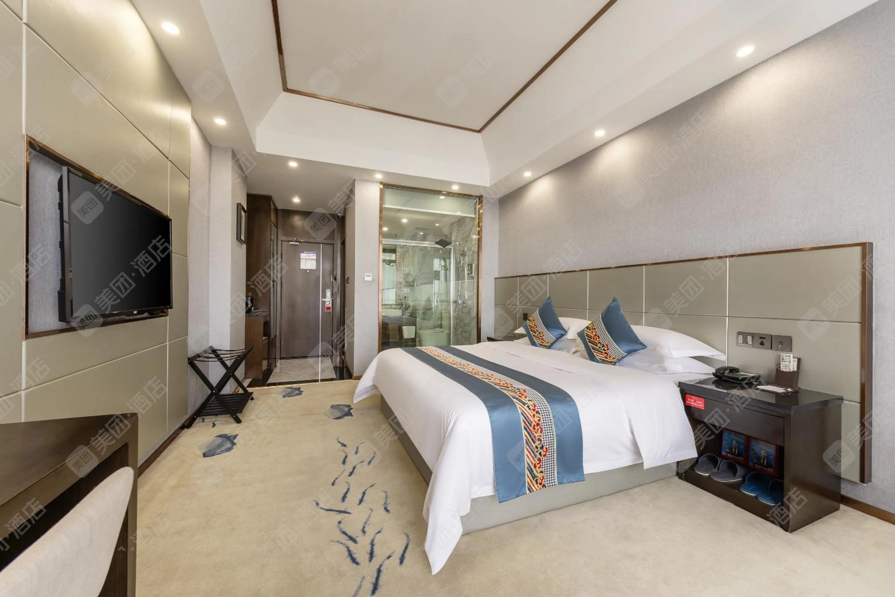 King Room with Mountain View - Smoking in Ramada by Wyndham Zhangjiajie