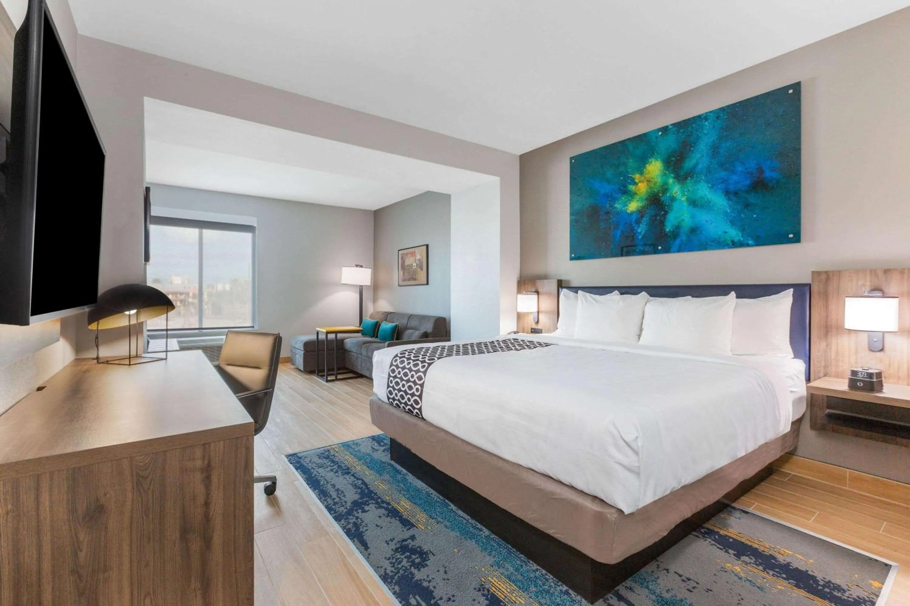 Deluxe King Room - Non-Smoking in La Quinta Inn & Suites by Wyndham Galveston West Seawall