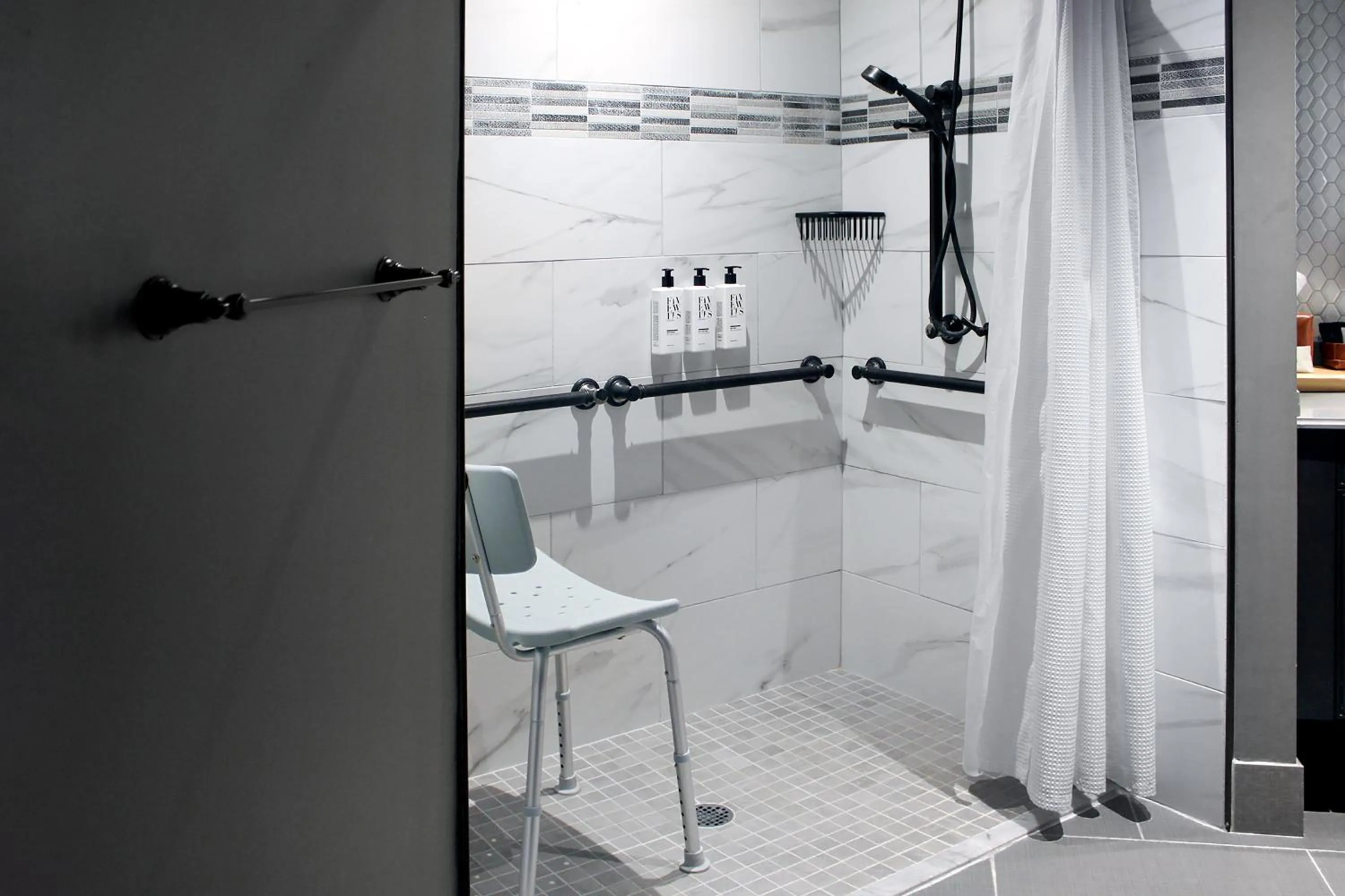 Standard King Room - Hearing Accessible in The Barfield, Autograph Collection