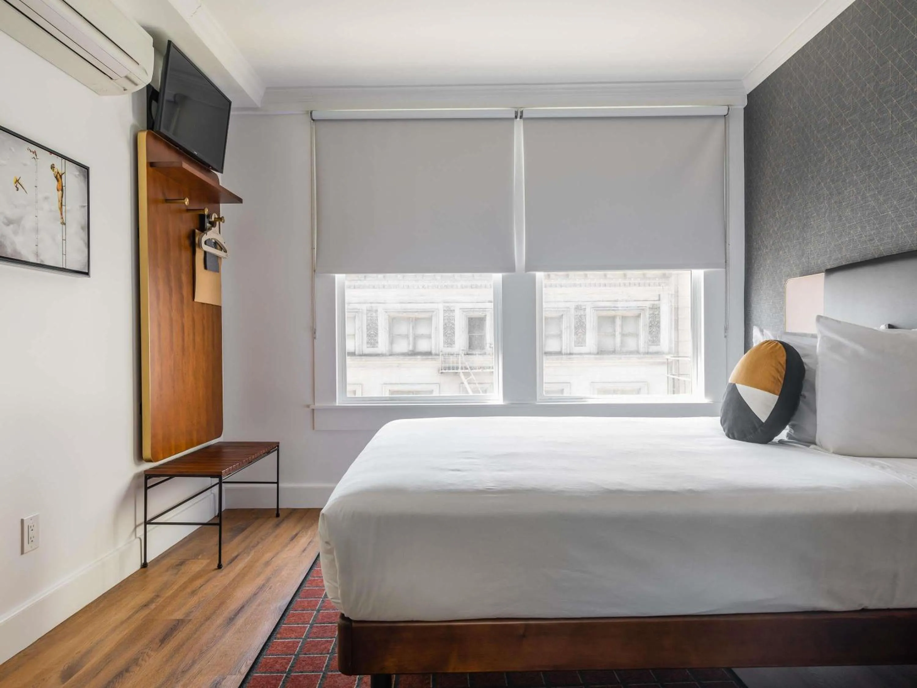 Modern Queen  in Hotel Stratford San Francisco - Handwritten Collection