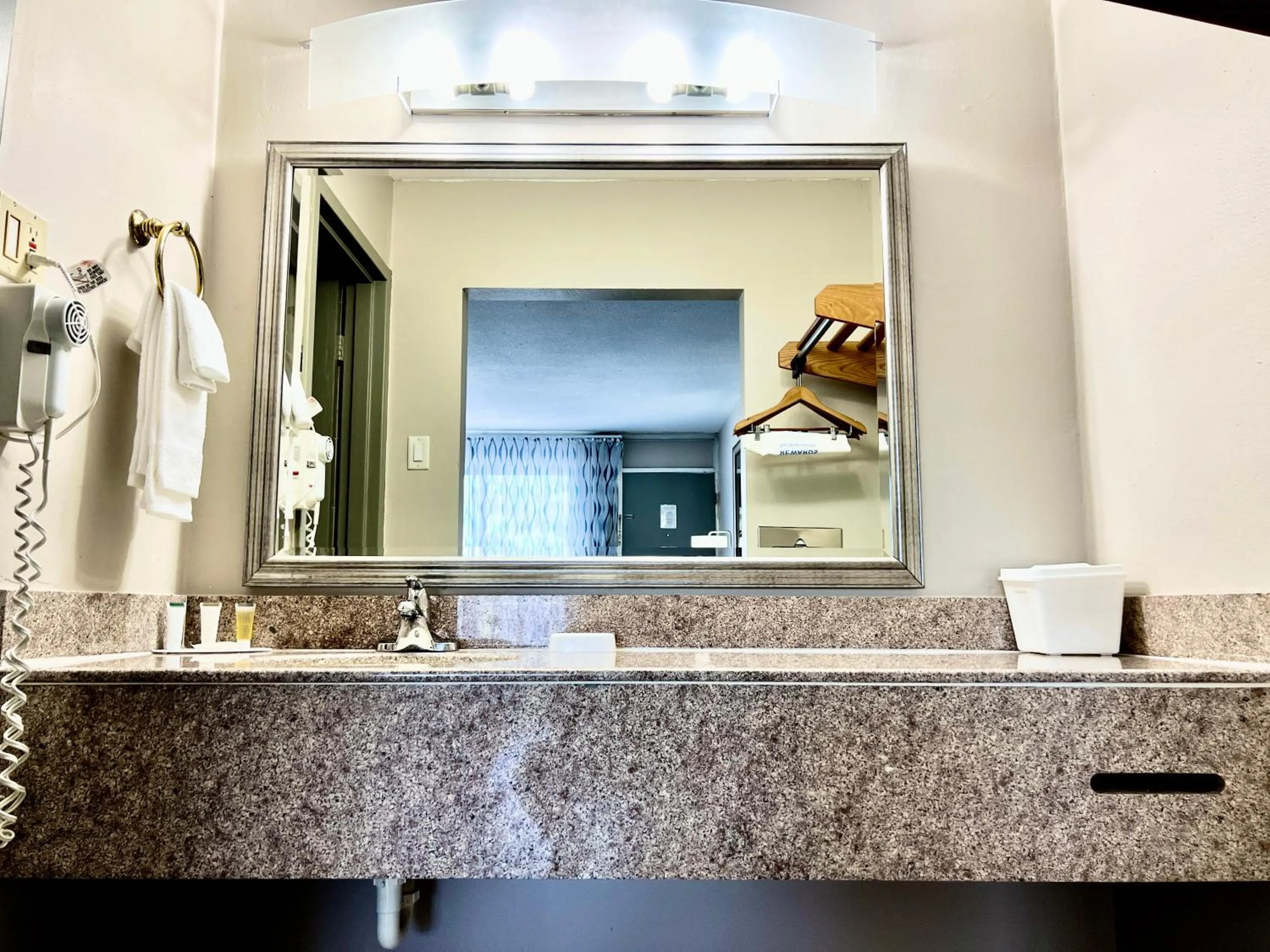 King Room - Pet Friendly/Non-Smoking in Days Inn by Wyndham Melbourne