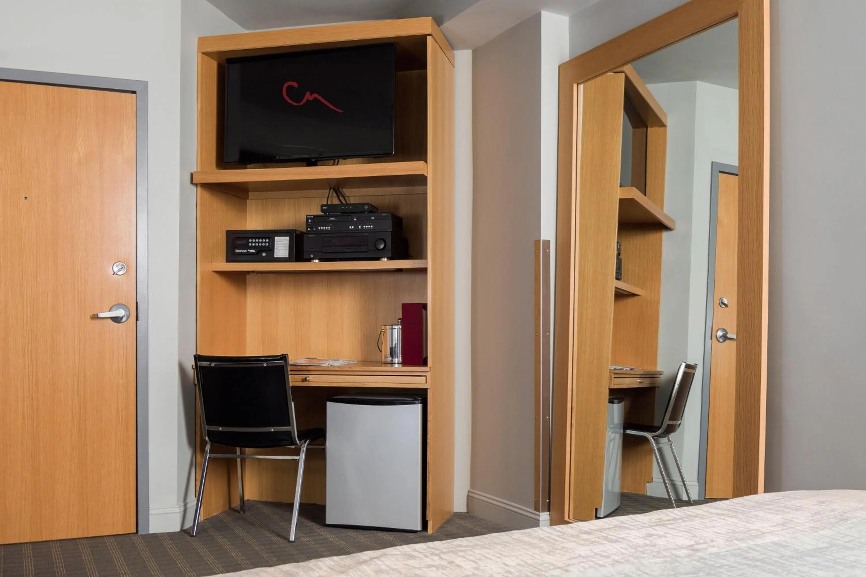 Queen Room in Charlesmark Hotel