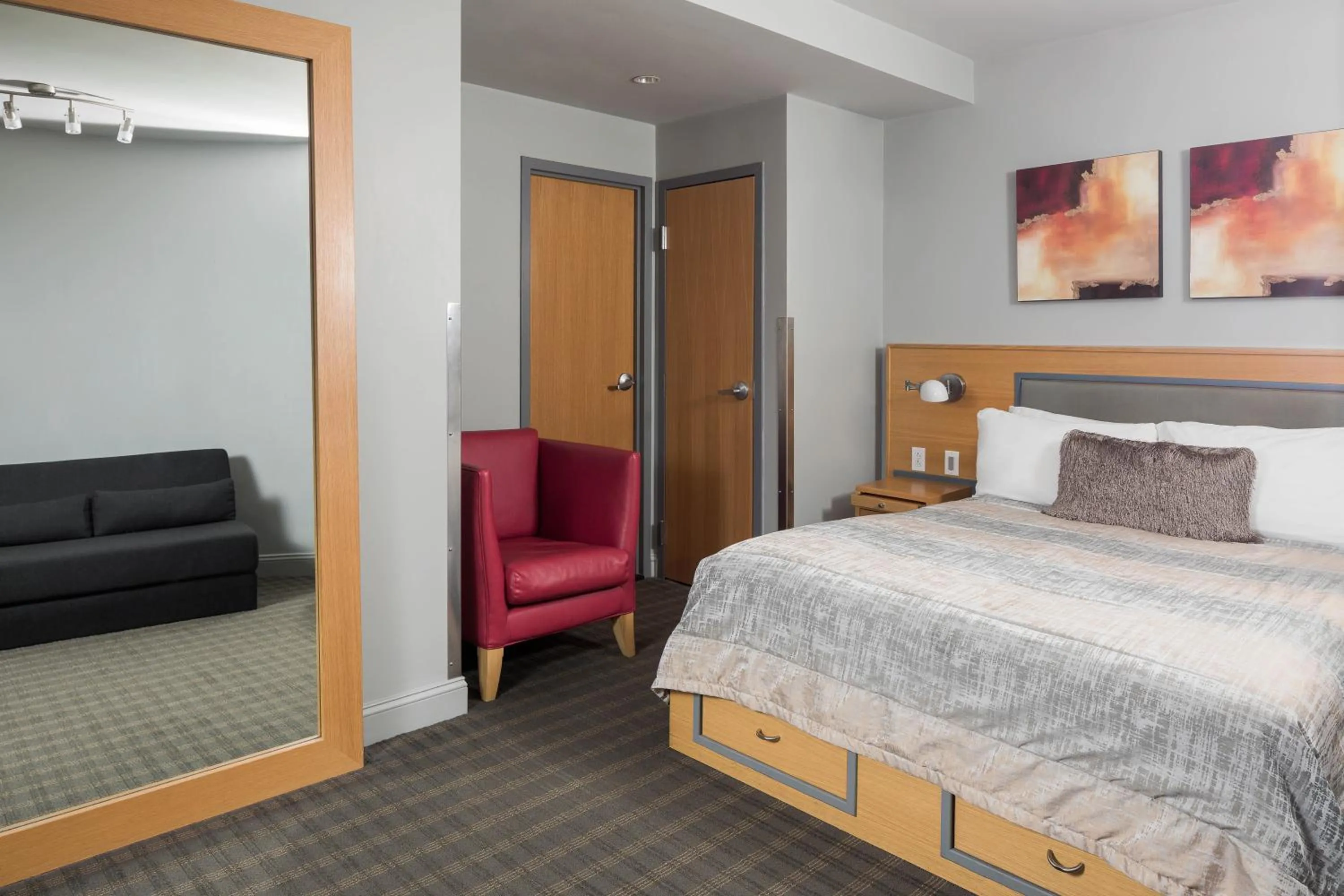 Queen Cabin (No Windows) in Charlesmark Hotel