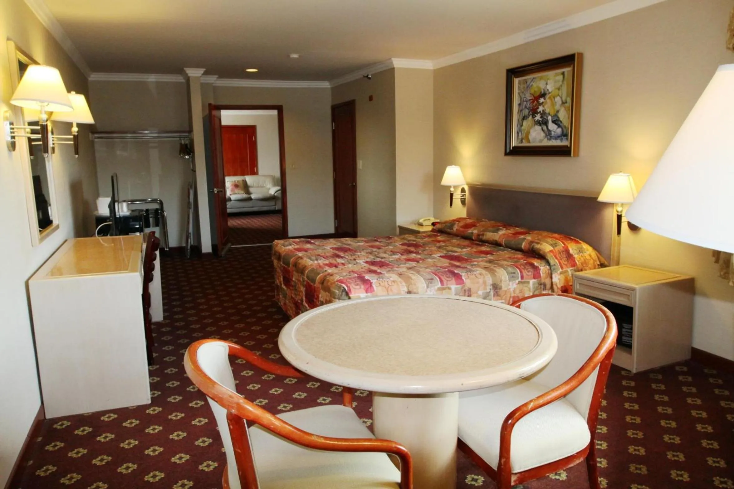 Suite Room in Metro Plaza Hotel