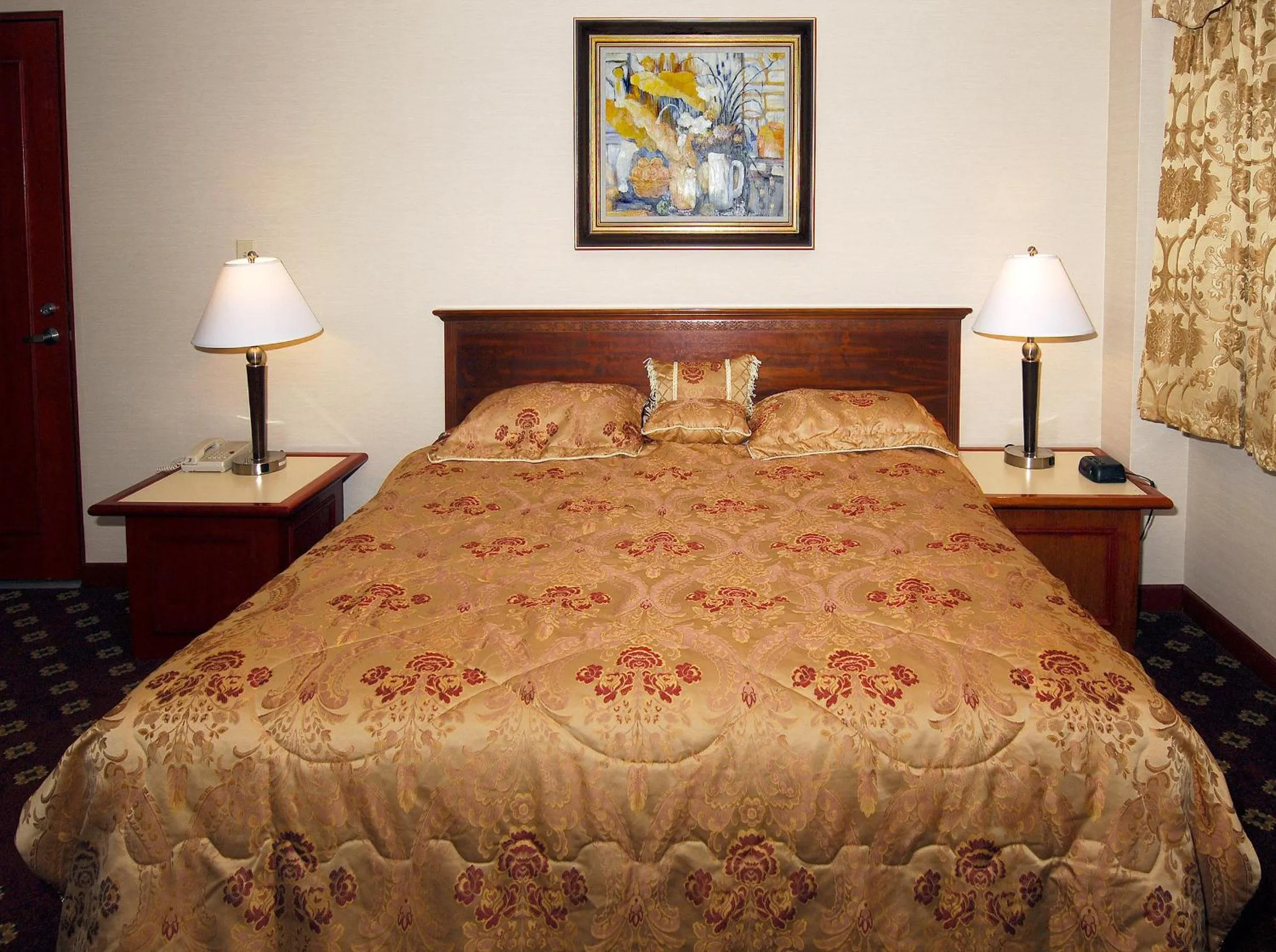 Standard King Room in Metro Plaza Hotel