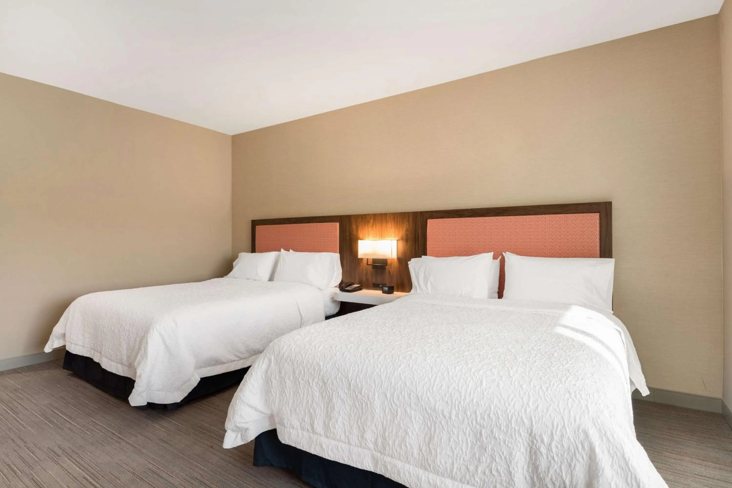 Queen Room with Two Queen Beds - Mobility and Hearing Access/Non-Smoking in Hampton Inn Batesville, Ar